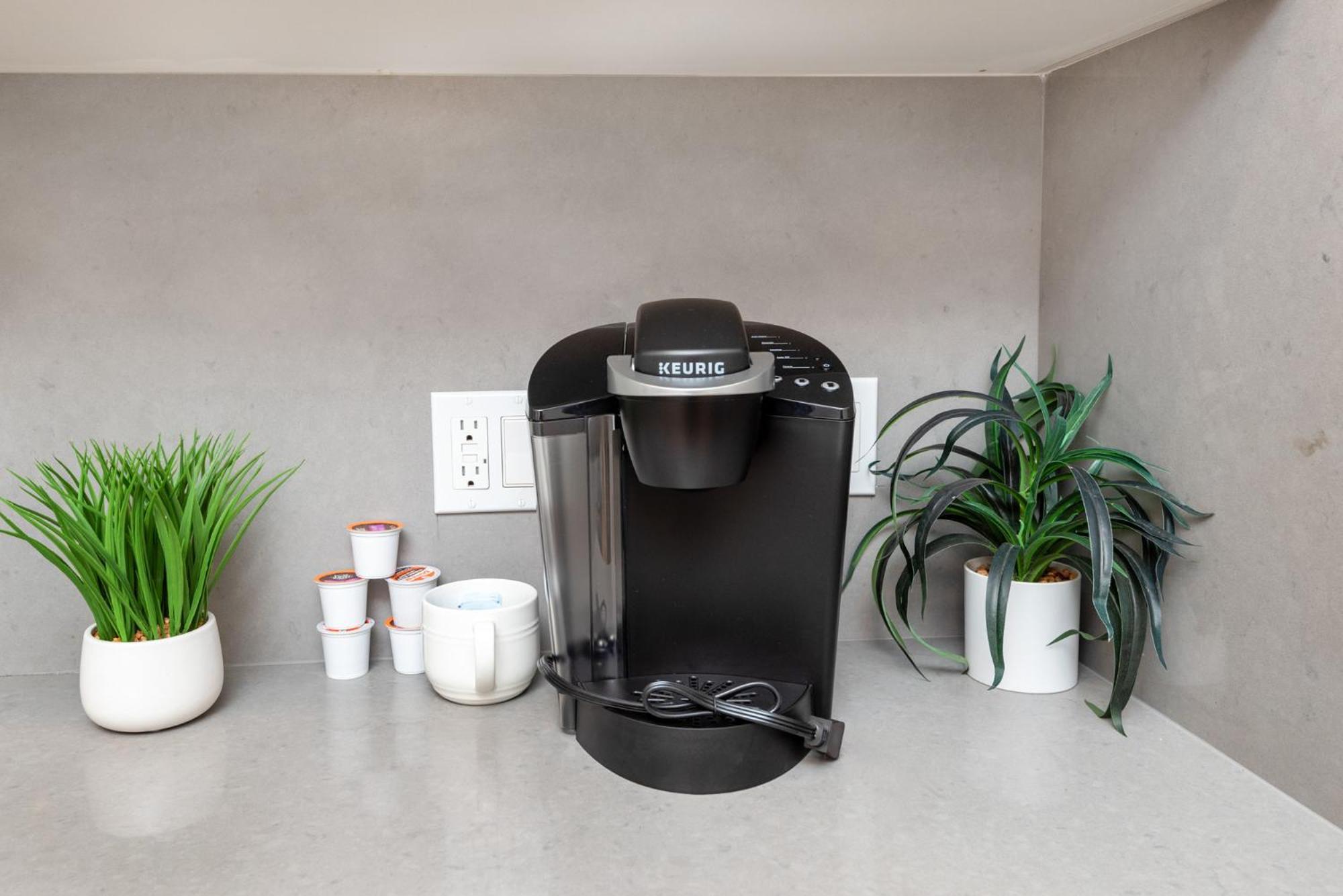 Modern Luxury 1br In K-town With Roof Deck Apartment