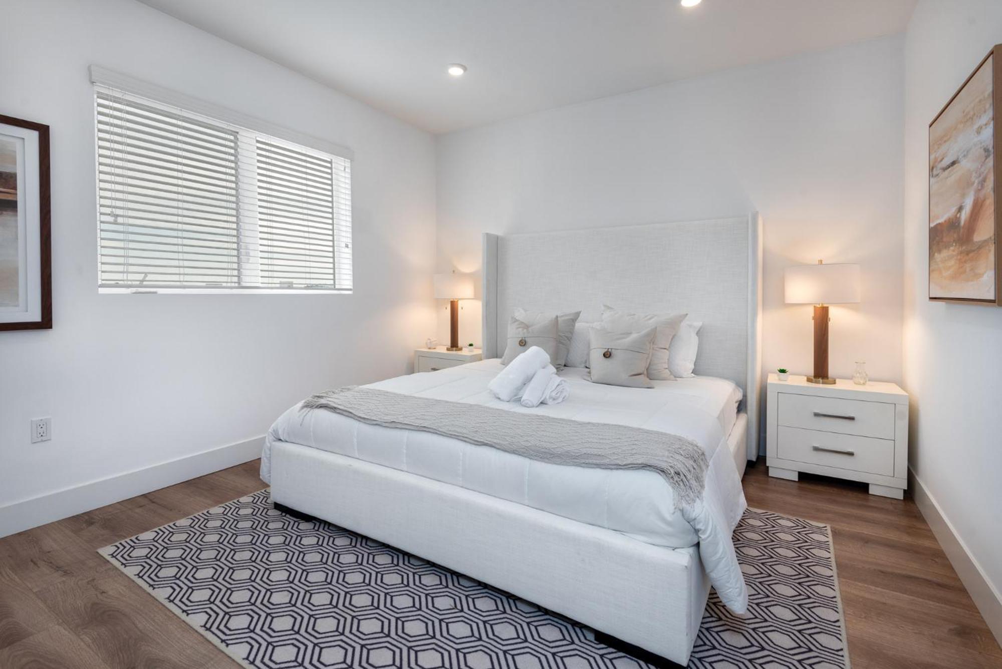 Modern Luxury 1br In K-town With Roof Deck Apartment Los Angeles