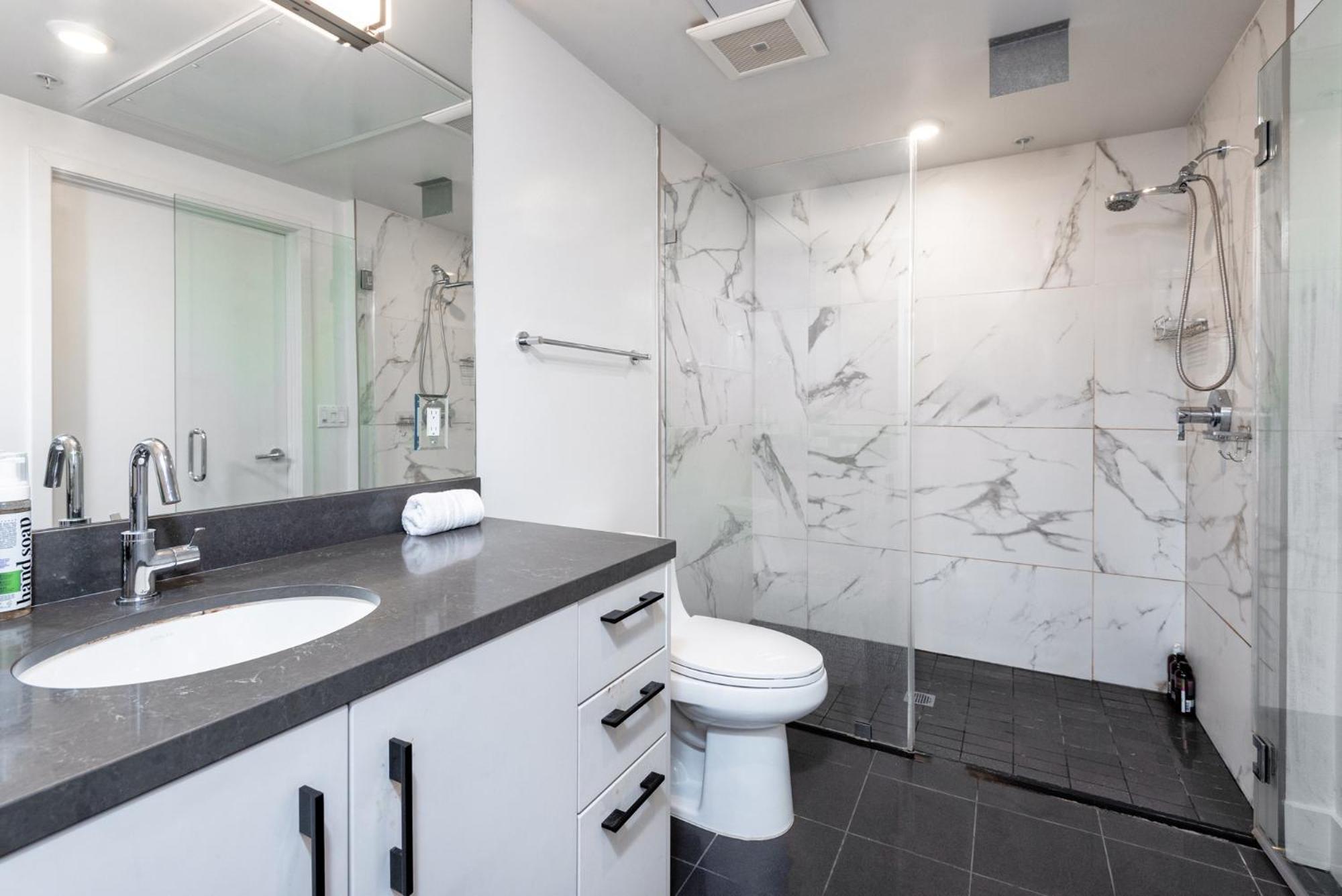 Modern Luxury 1br In K-town With Roof Deck *
