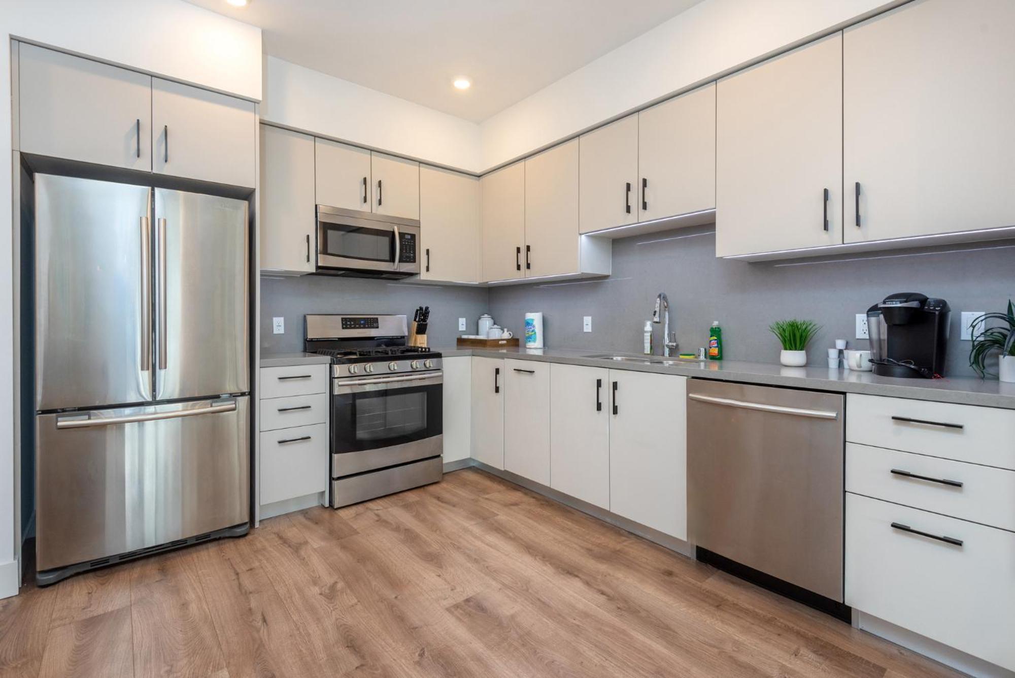 Modern Luxury 1br In K-town With Roof Deck *