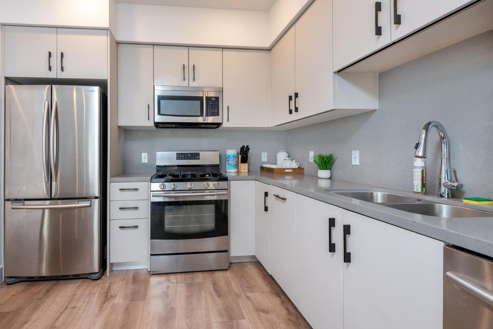 Modern Luxury 1br In K-town With Roof Deck Los Angeles