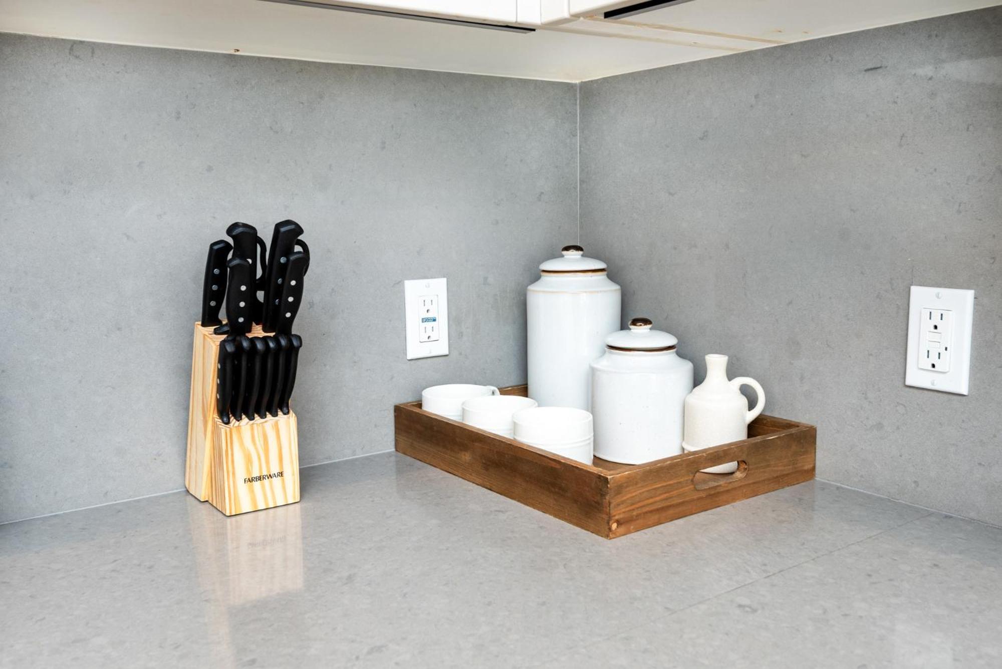Modern Luxury 1br In K-town With Roof Deck *