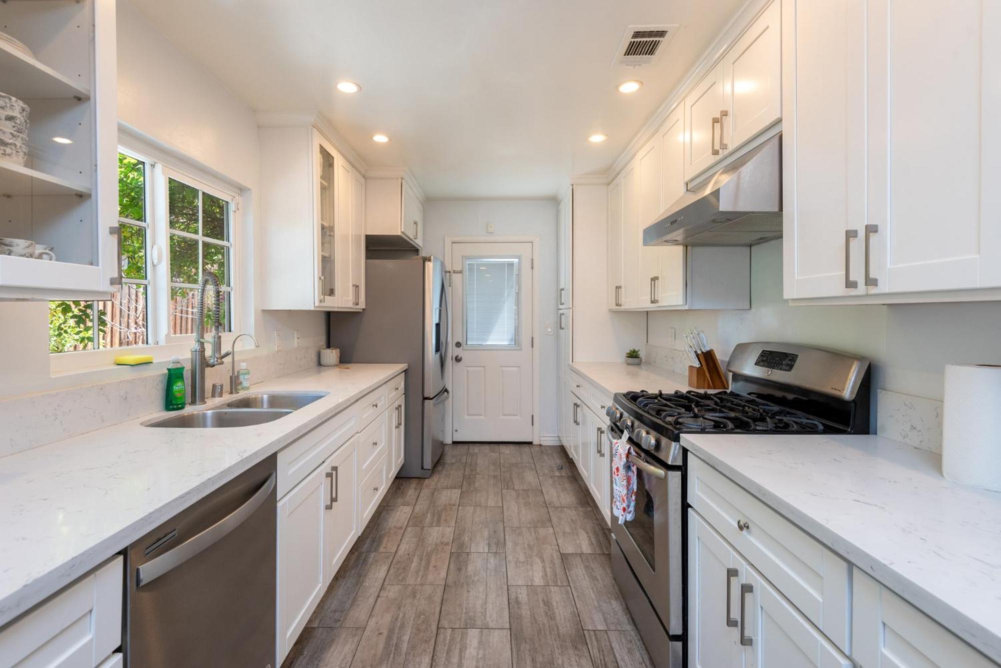 Luxe Spacious In Tarzana *