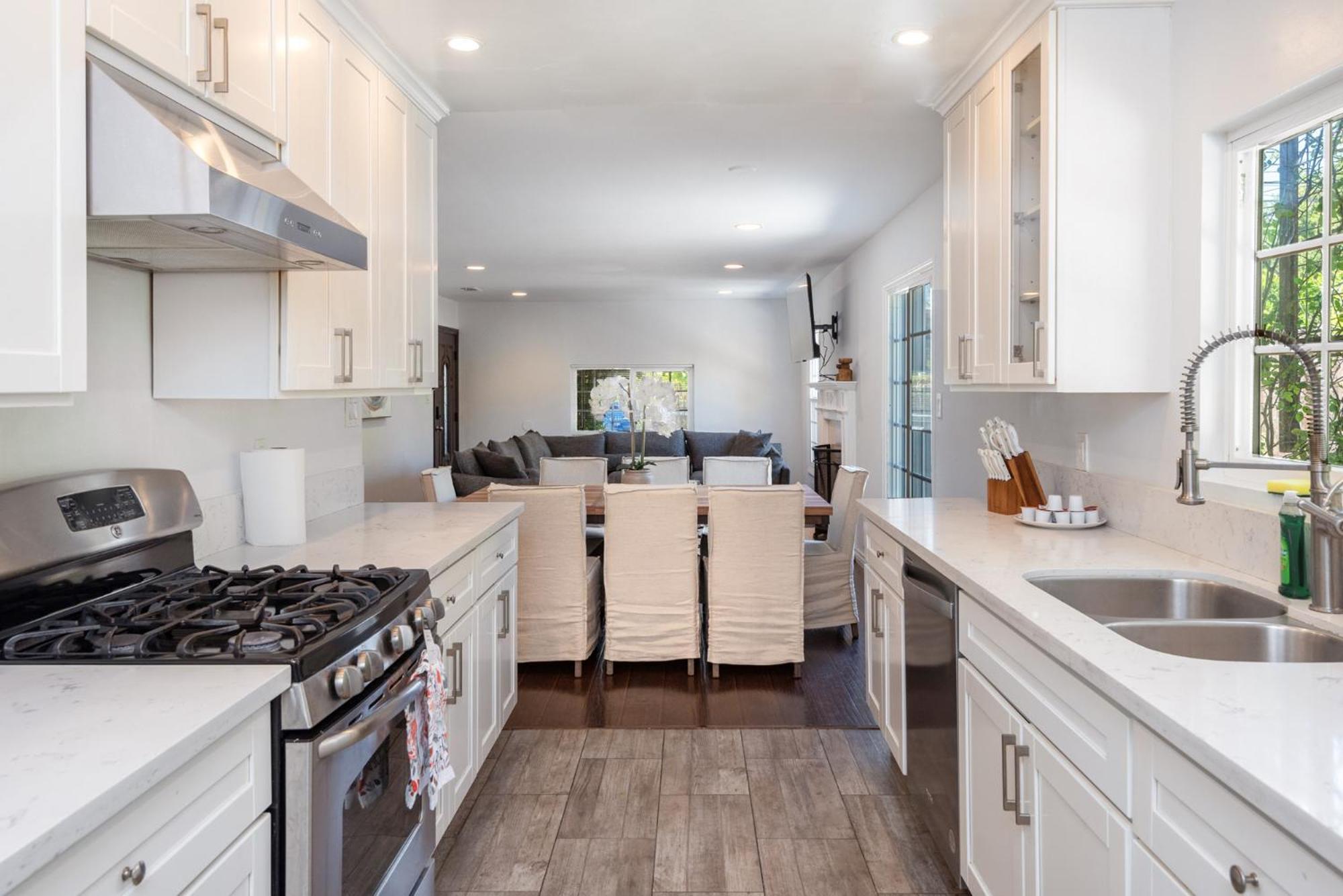 Luxe Spacious In Tarzana Los Angeles