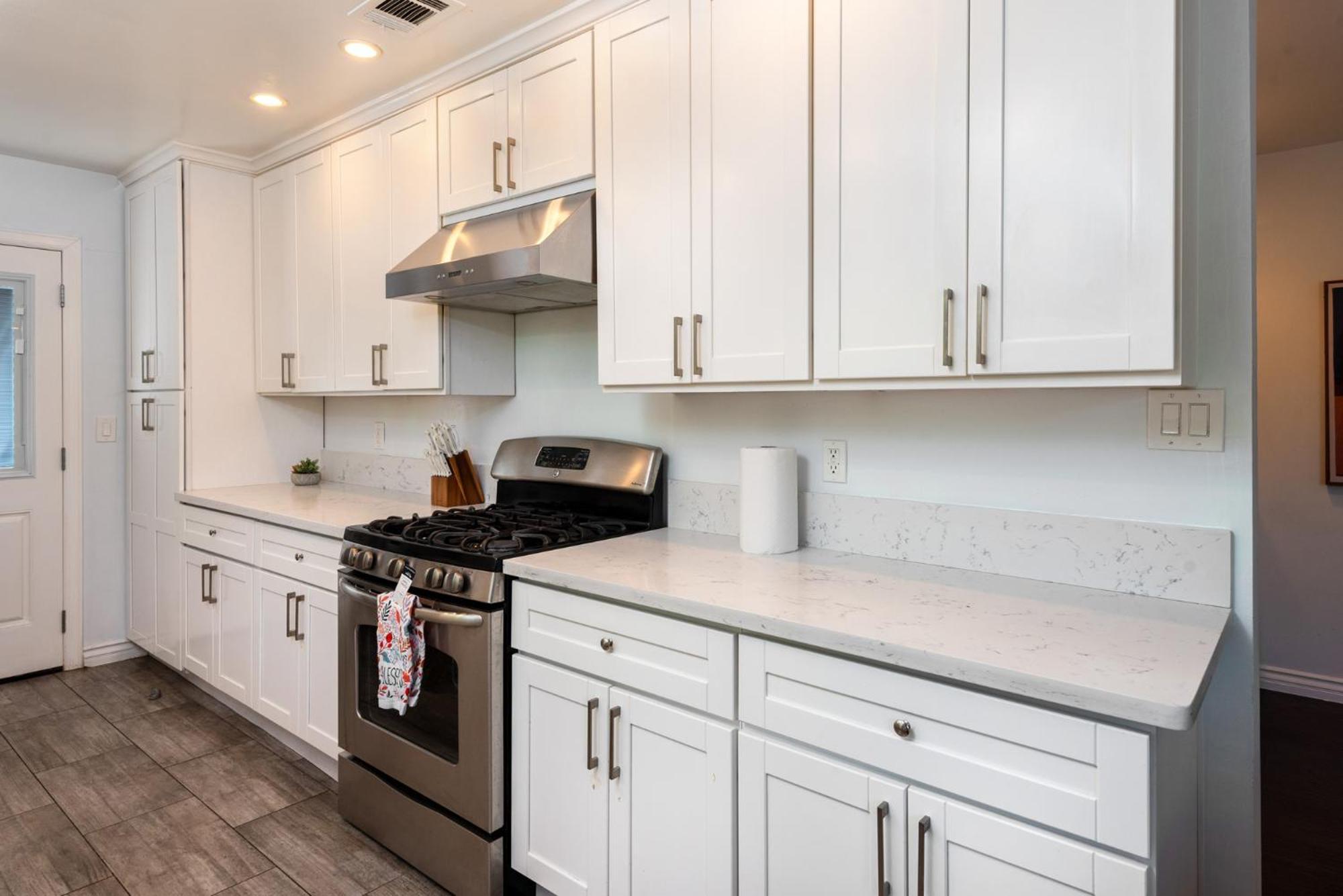Luxe Spacious In Tarzana *