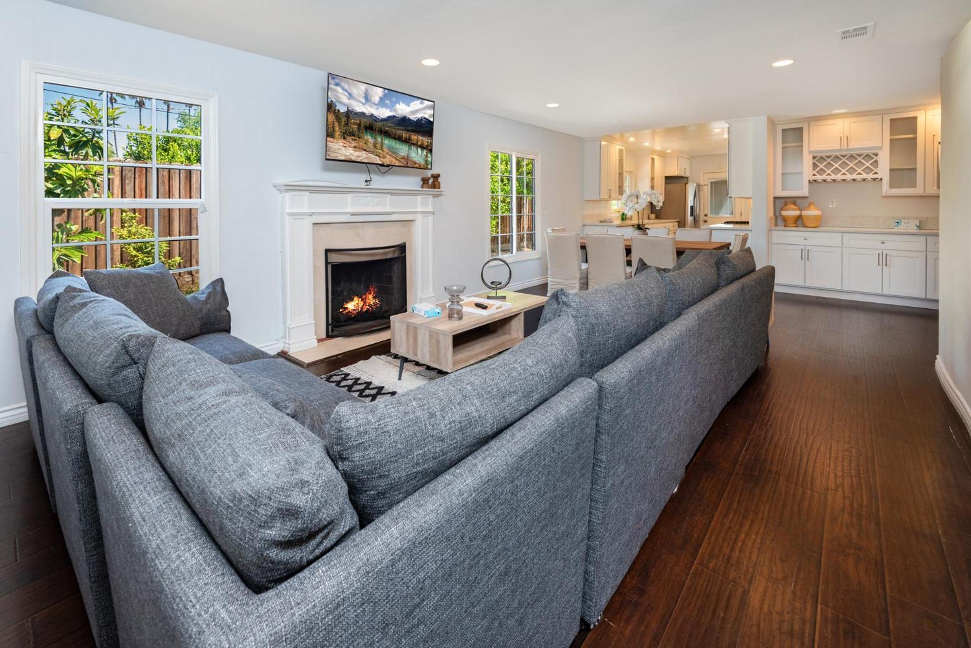 Luxe Spacious In Tarzana Los Angeles