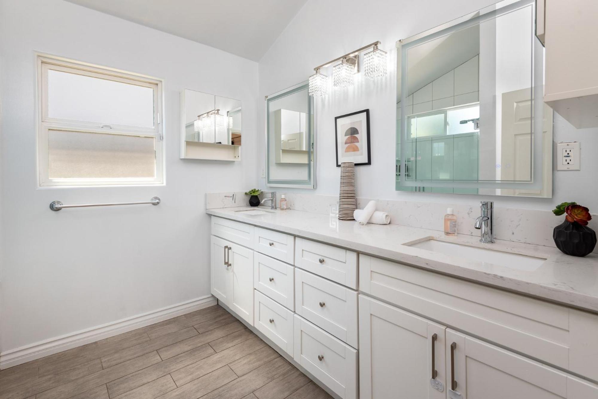 Luxe Spacious In Tarzana Apartment