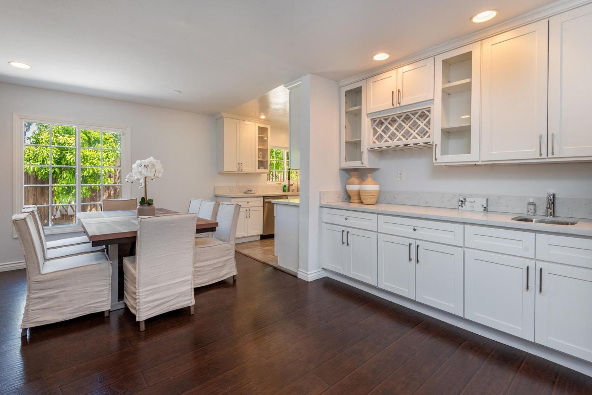 Luxe Spacious In Tarzana Apartment