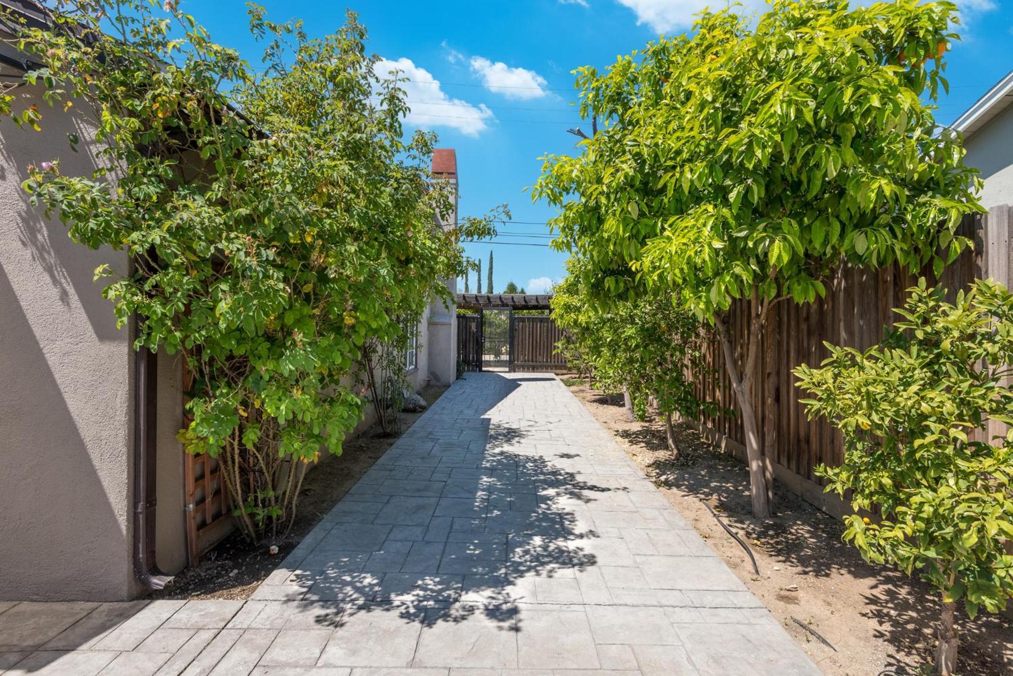 Luxe Spacious In Tarzana Apartment *