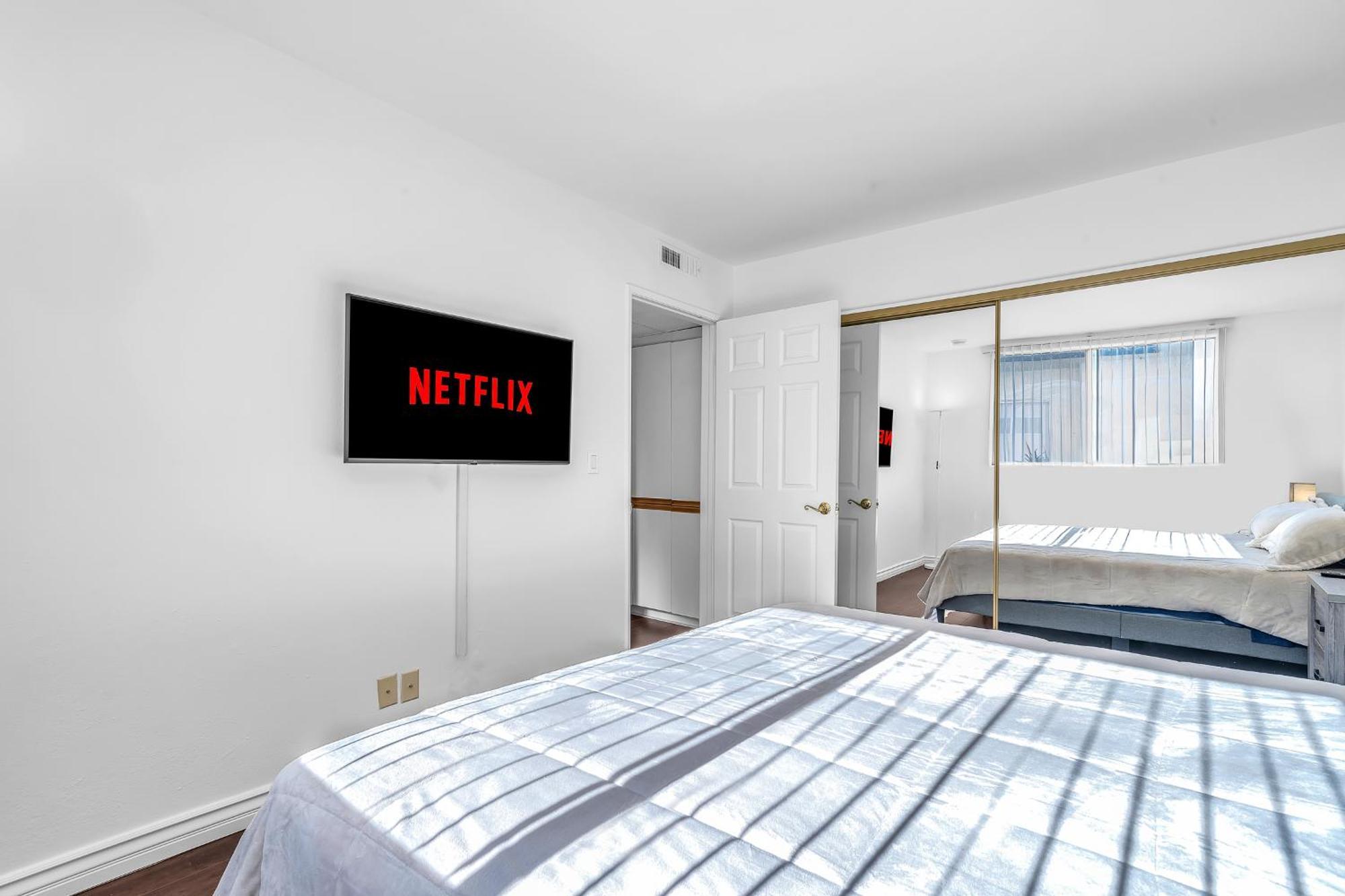 Cozy 2 Bedroom & 2 Bathrooms By Beverly Hills With Free Parking Apartamento