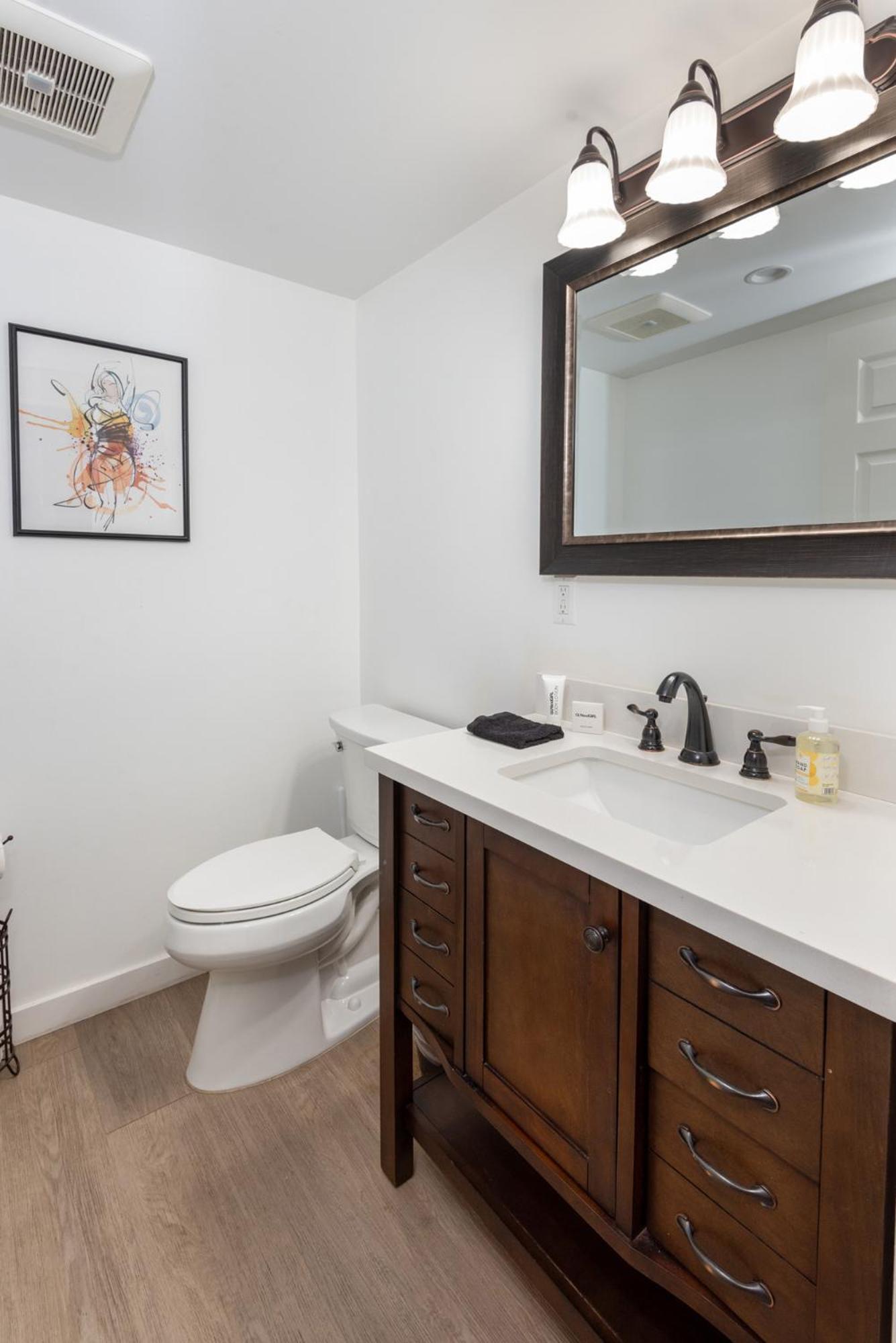 Modern And Spacious Near La Attractions Sleeps 10 Apartment