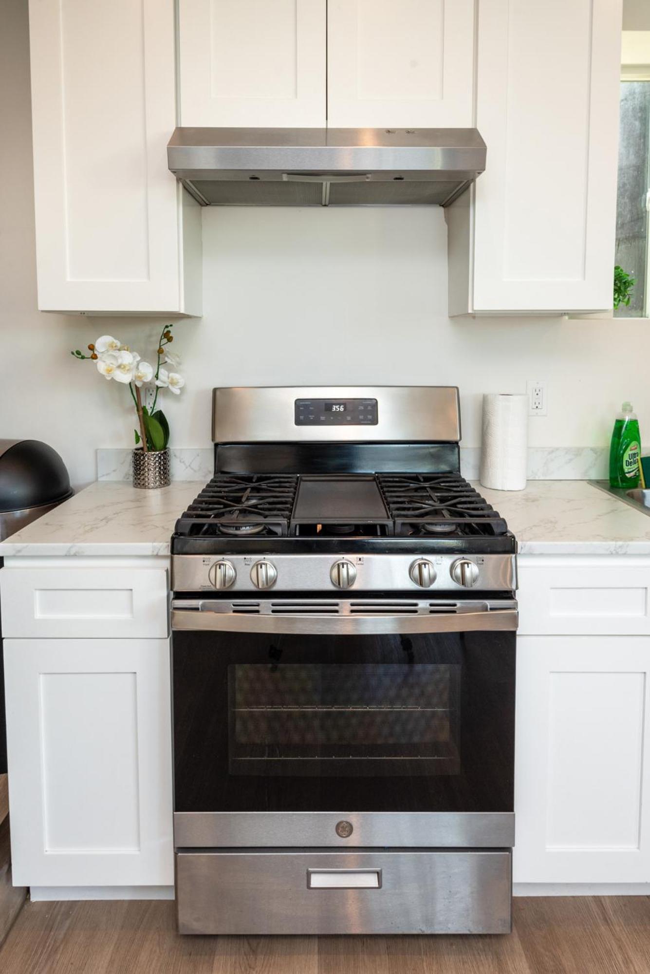 Modern And Spacious Near La Attractions Sleeps 10