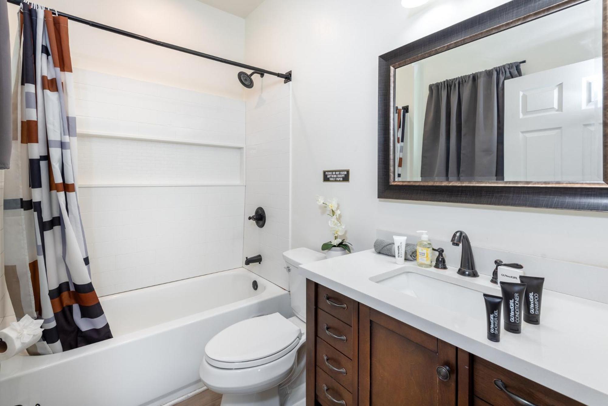 Modern And Spacious Near La Attractions Sleeps 10 Apartment Los Angeles