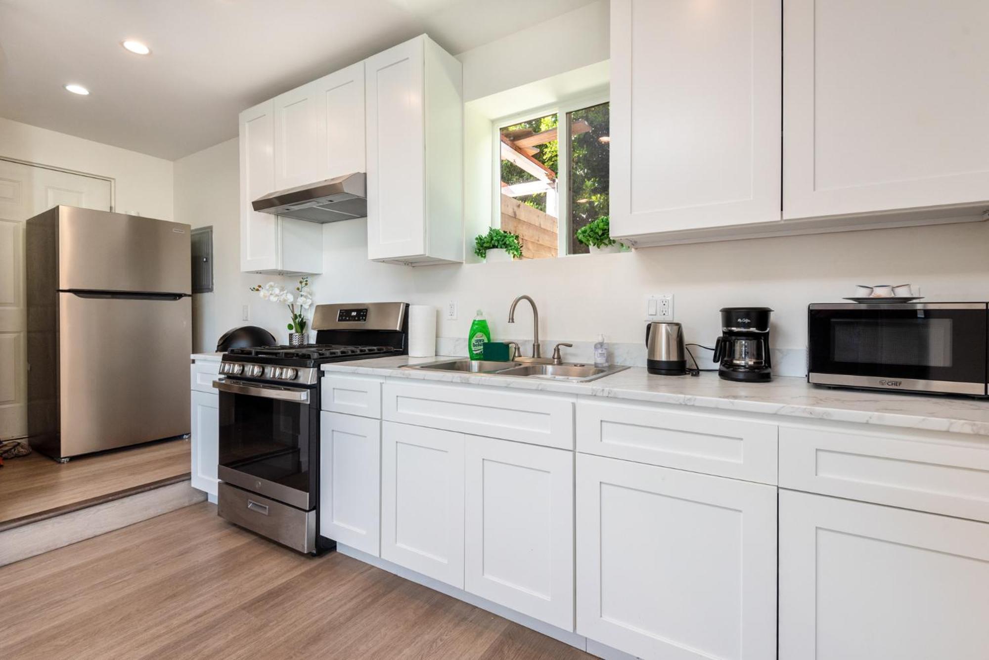 Apartment Modern And Spacious Near La Attractions Sleeps 10 Los Angeles