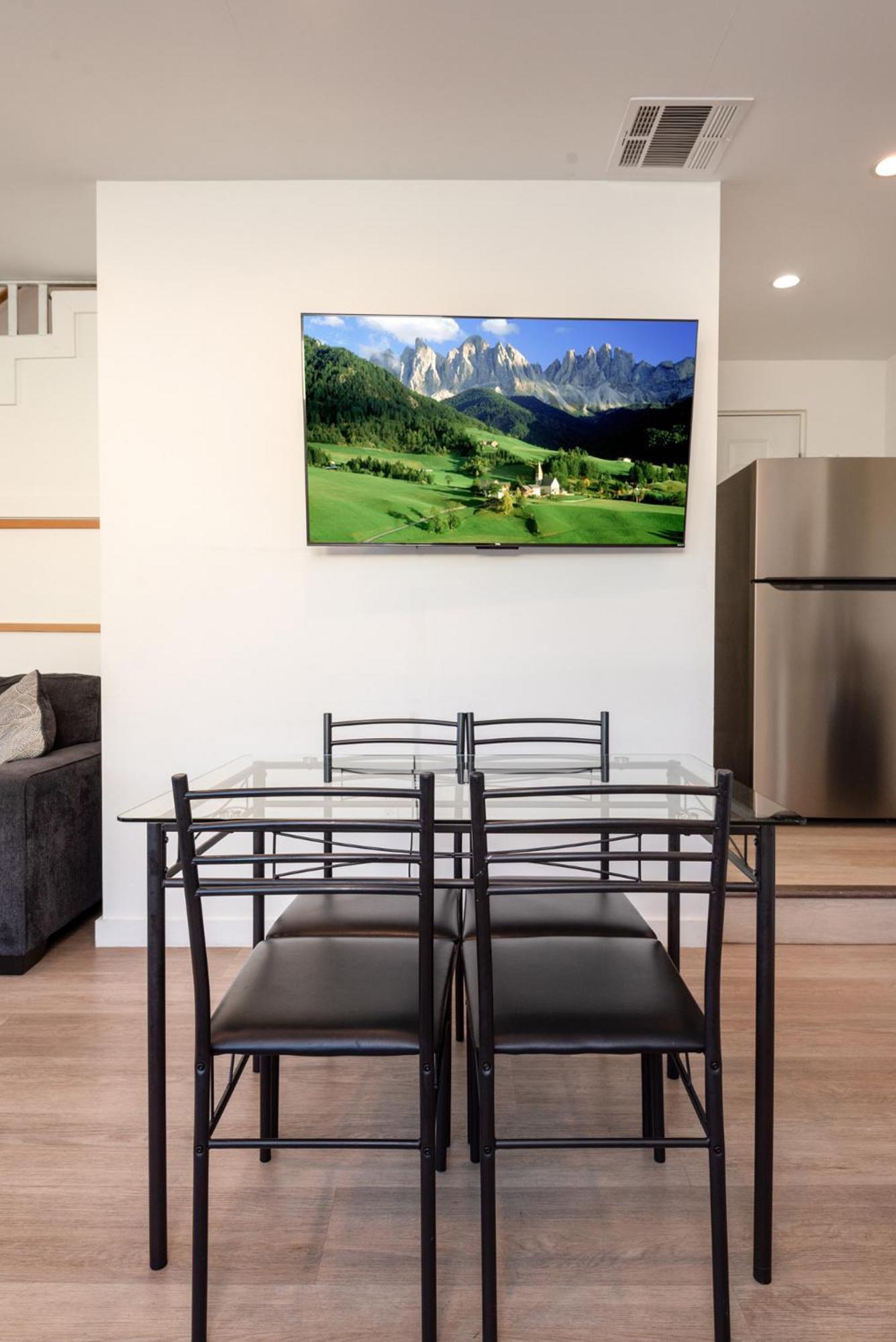 Apartment Modern And Spacious Near La Attractions Sleeps 10 Los Angeles