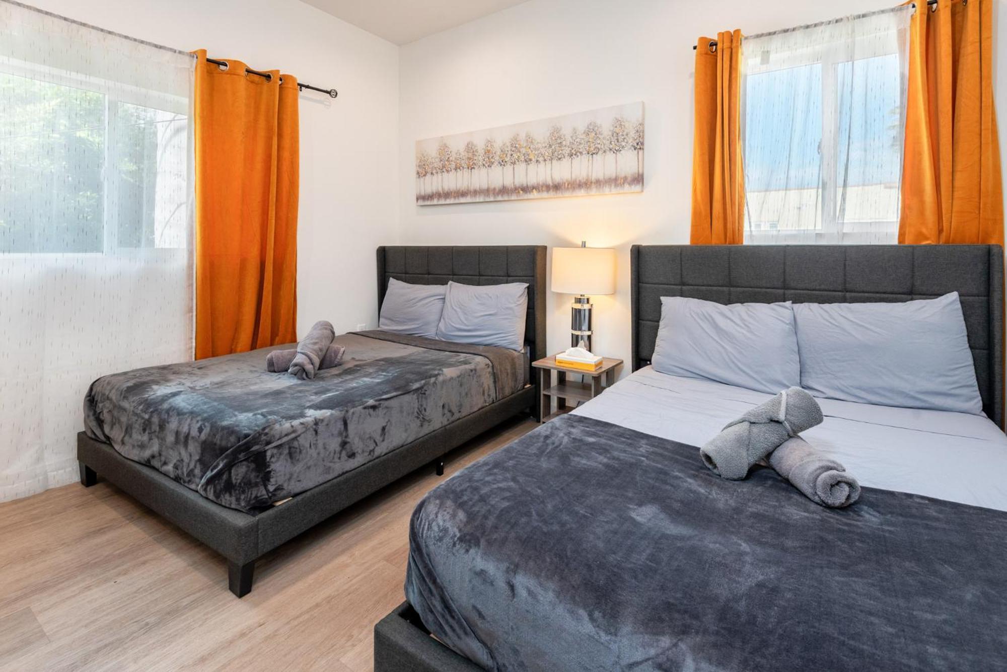 Modern And Spacious Near La Attractions Sleeps 10 Apartment Los Angeles