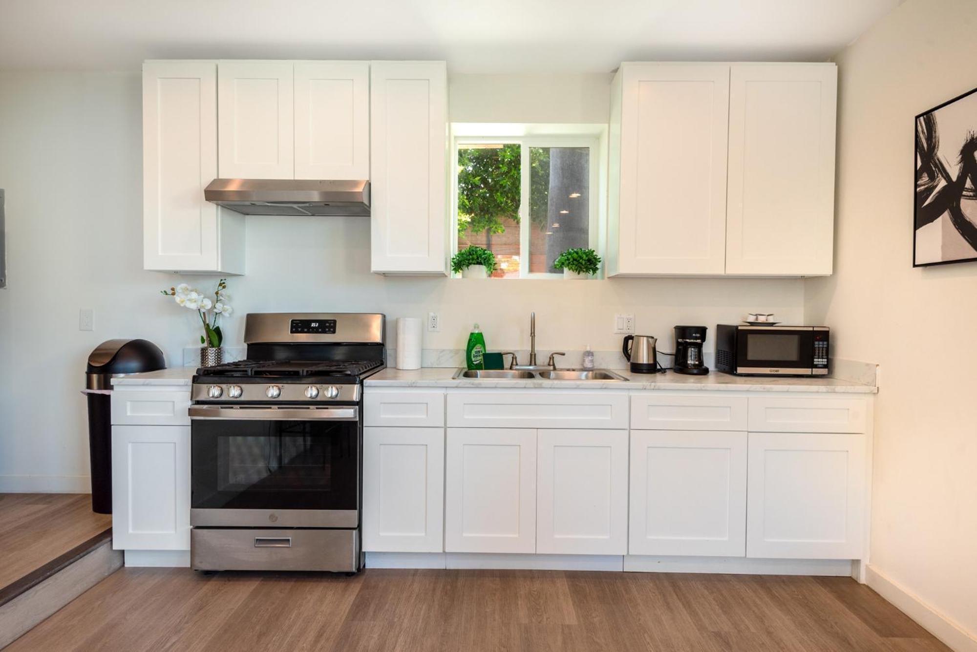 Modern And Spacious Near La Attractions Sleeps 10 Los Angeles