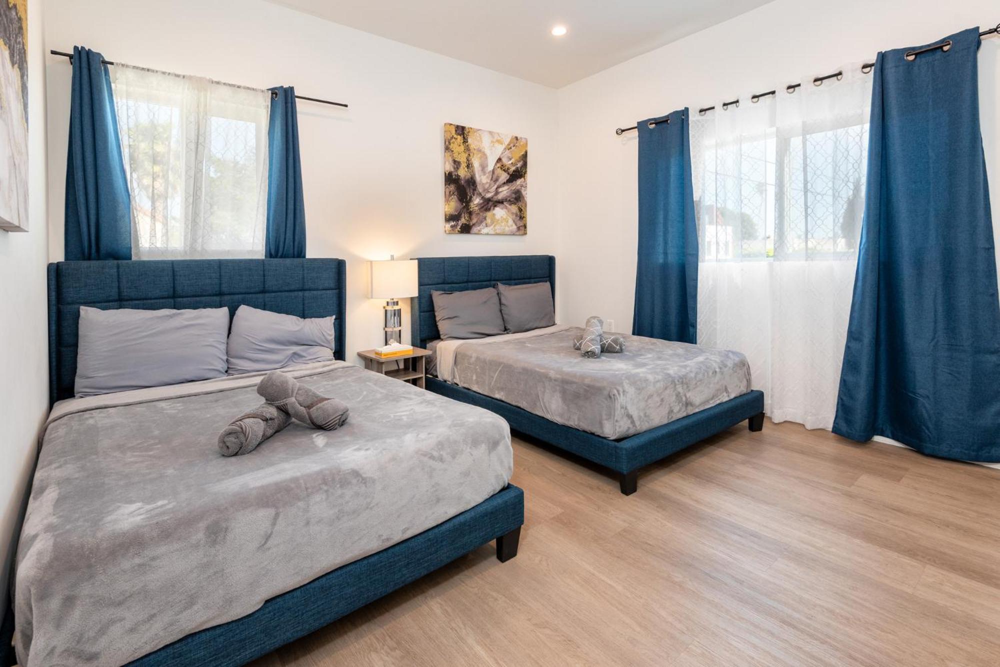 Apartment Modern And Spacious Near La Attractions Sleeps 10 Los Angeles