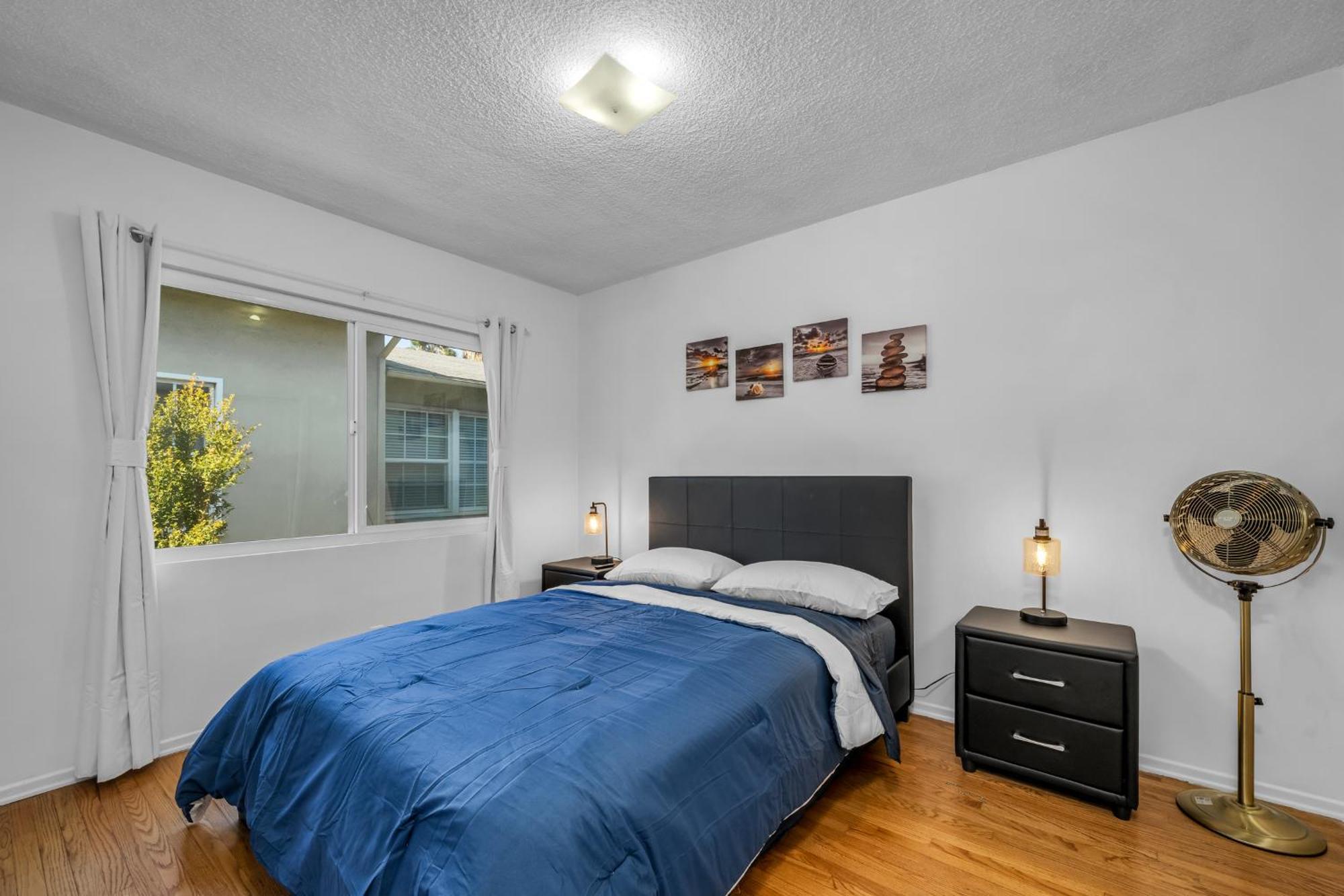 Apartment Prime Location 2 Bedroom And 2 Bathroom Retreat In Beverly Hills With Free Parking *