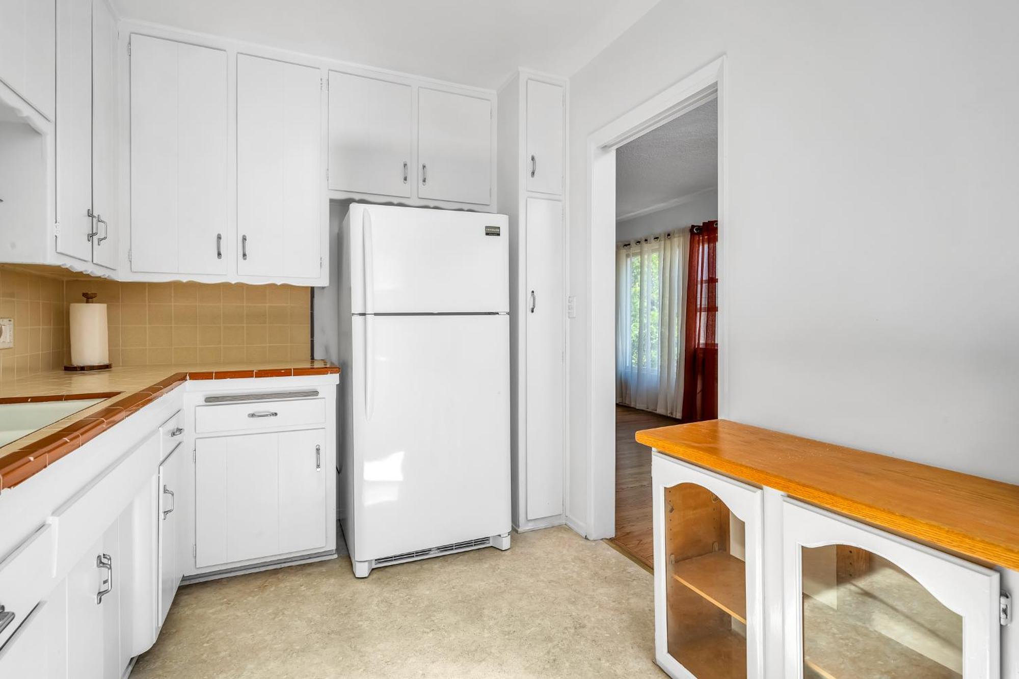 Prime Location 2 Bedroom And 2 Bathroom Retreat In Beverly Hills With Free Parking Apartment *
