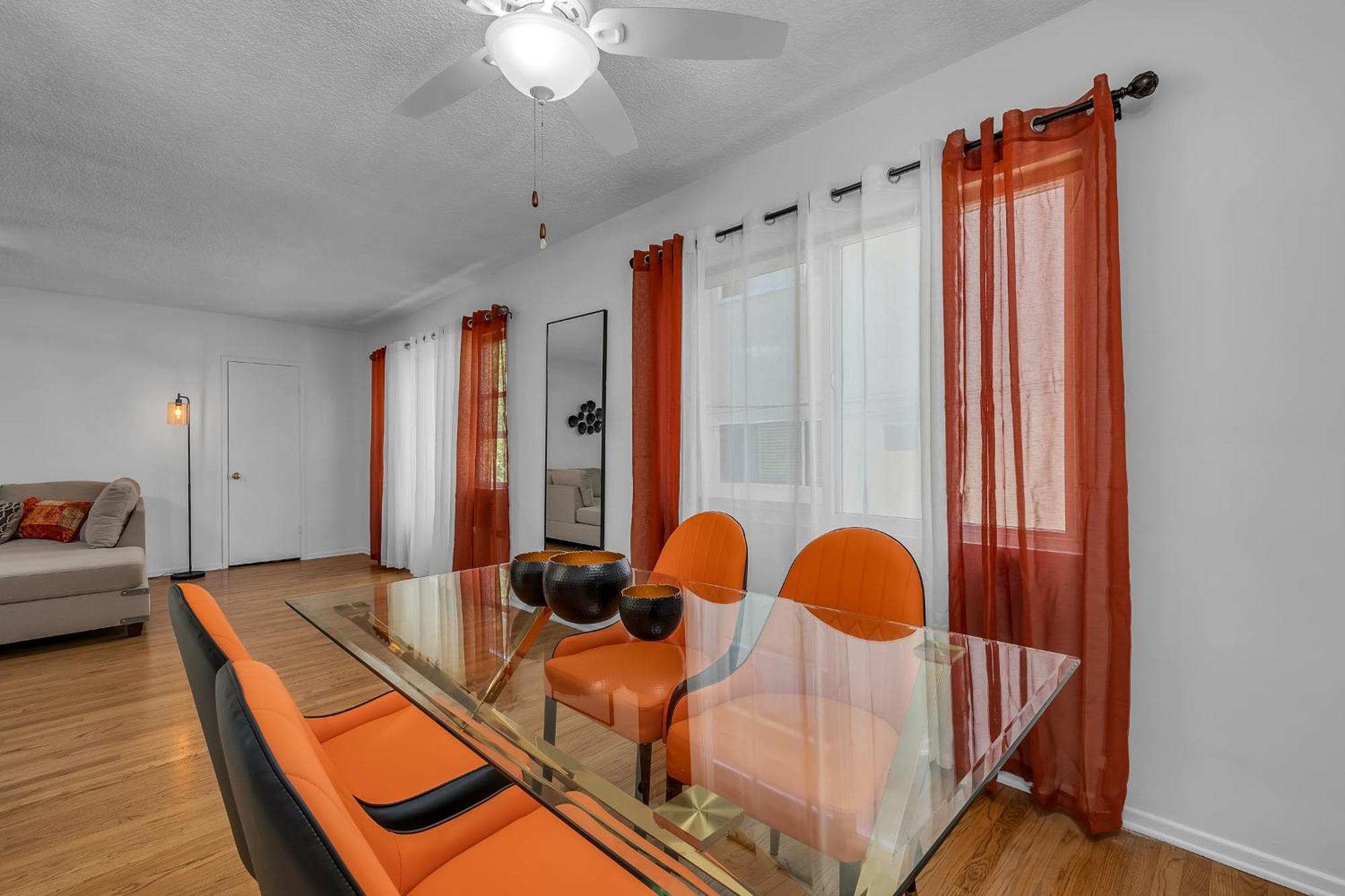 Prime Location 2 Bedroom And 2 Bathroom Retreat In Beverly Hills With Free Parking Apartment Los Angeles