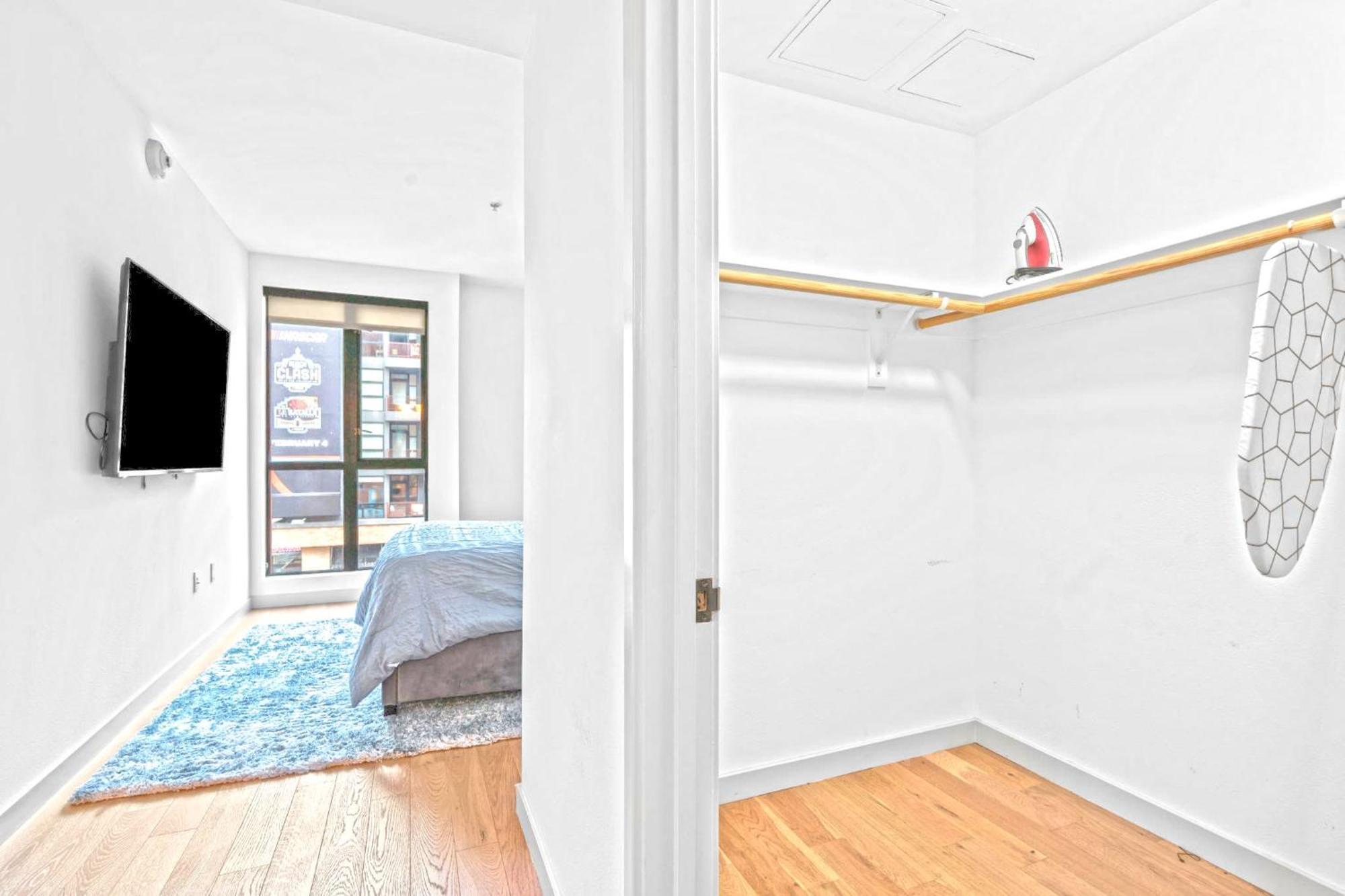 Apartment Hollywood Walk Of Fame On Site Free Parking Pool Sauna Gym Included Los Angeles