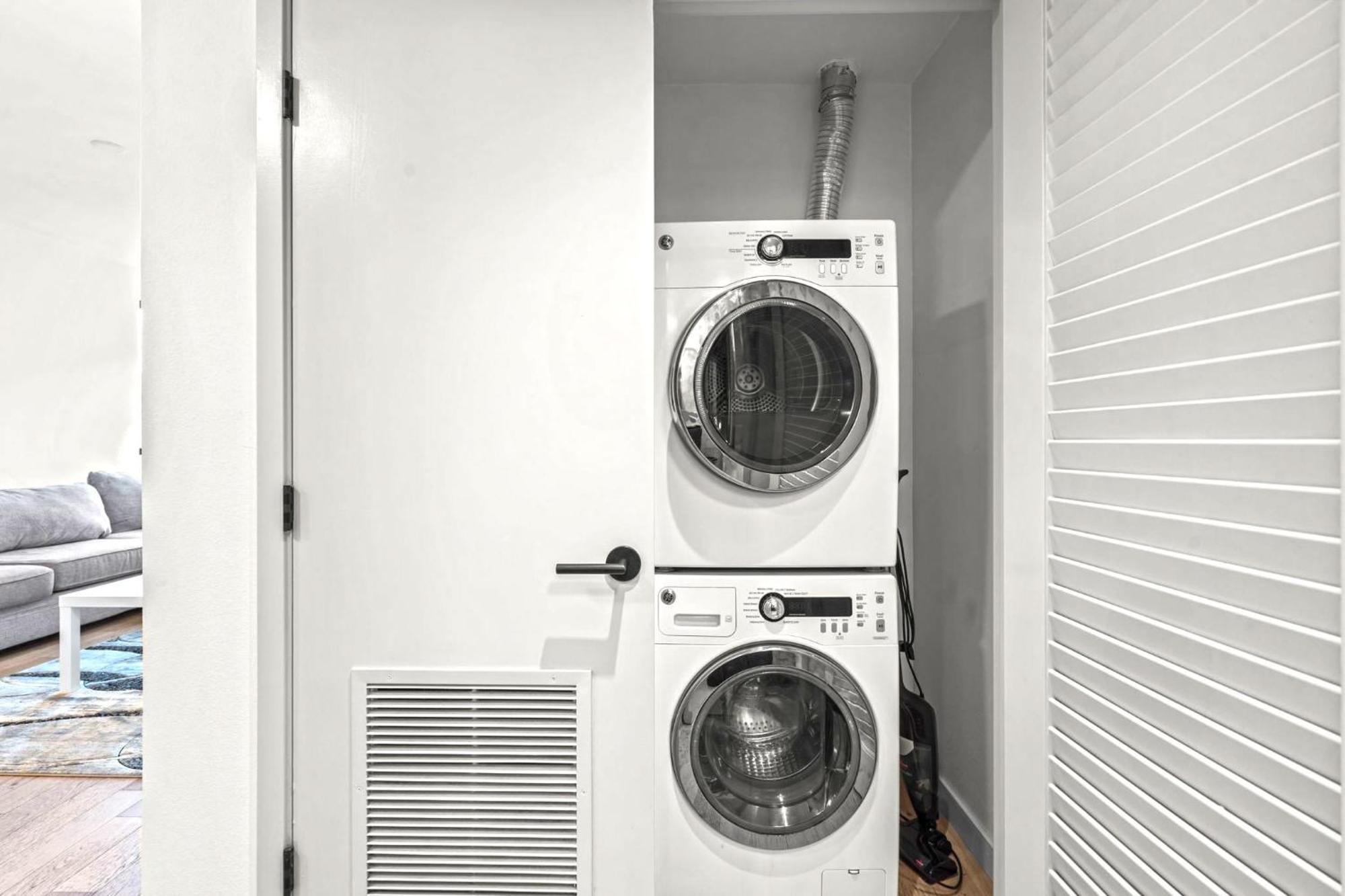 Apartment Hollywood Walk Of Fame On Site Free Parking Pool Sauna Gym Included *