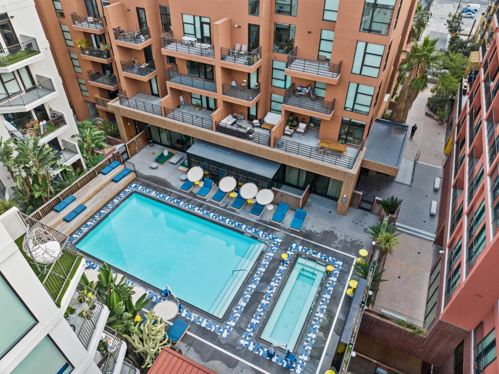 Hollywood Walk Of Fame On Site Free Parking Pool Sauna Gym Included Apartment *