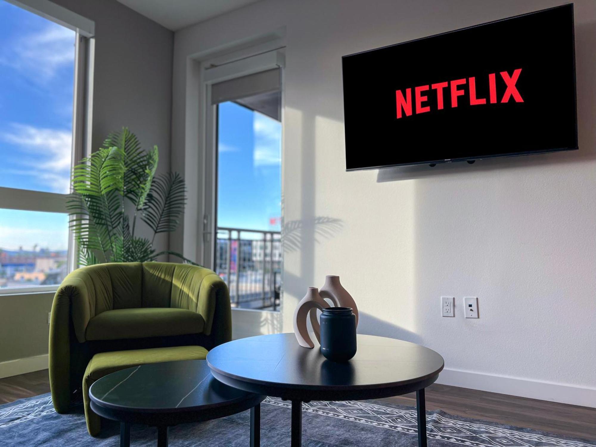 Luxurious Hollywood View - Free Parking Apartment *