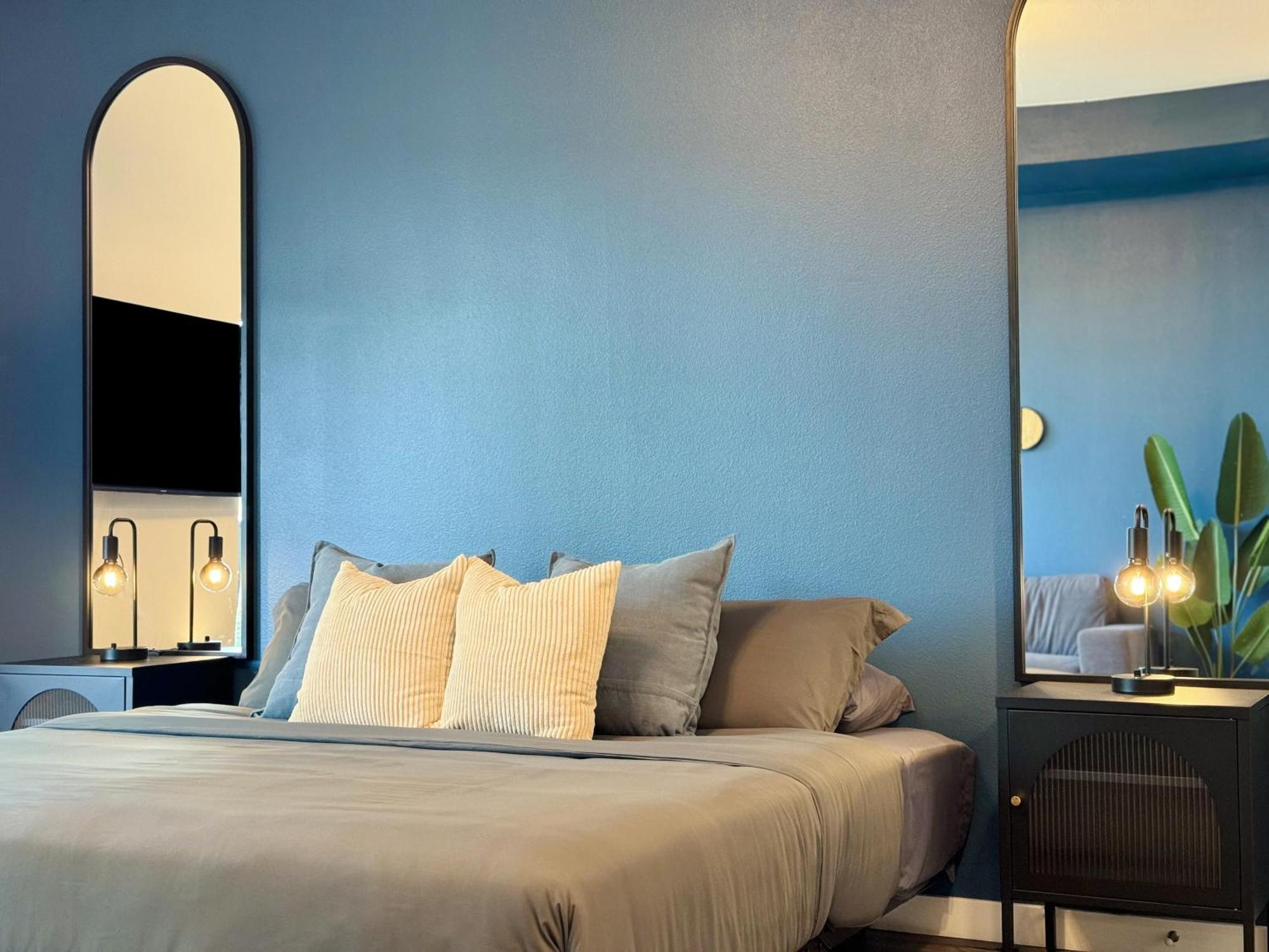 Apartment Modern London Style In Hollywood -free Parking