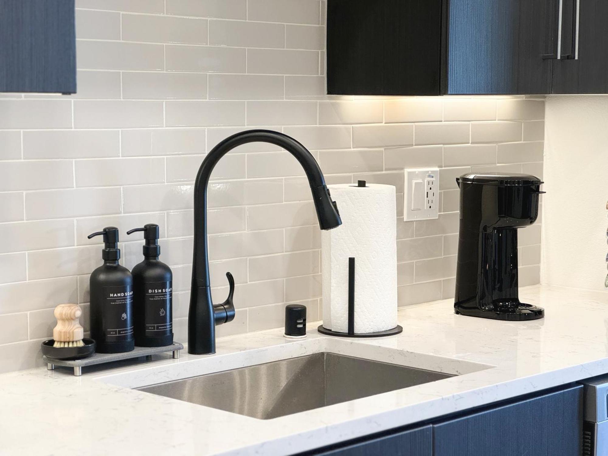 Apartment Modern London Style In Hollywood -free Parking Los Angeles