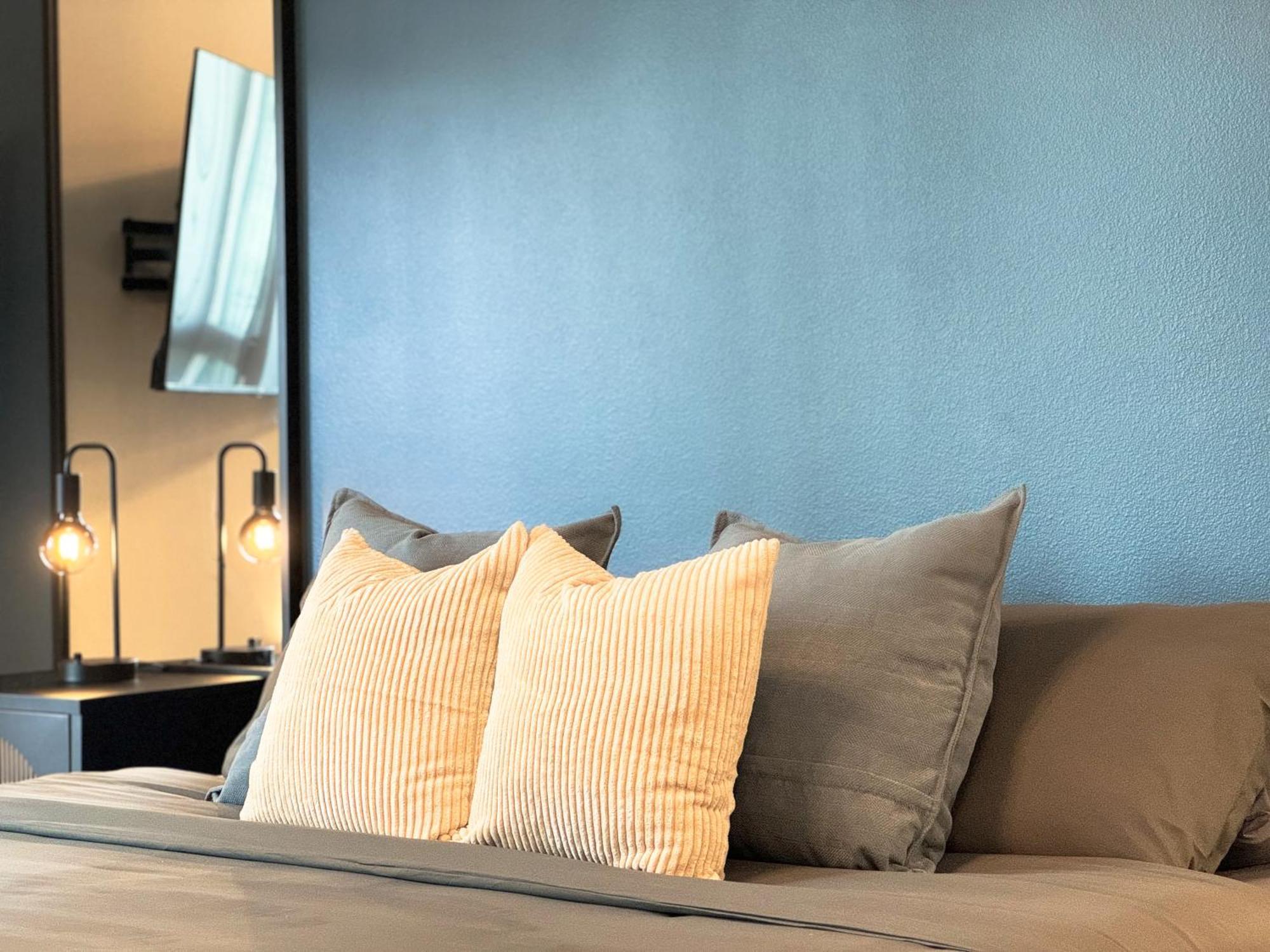 Apartment Modern London Style In Hollywood -free Parking *