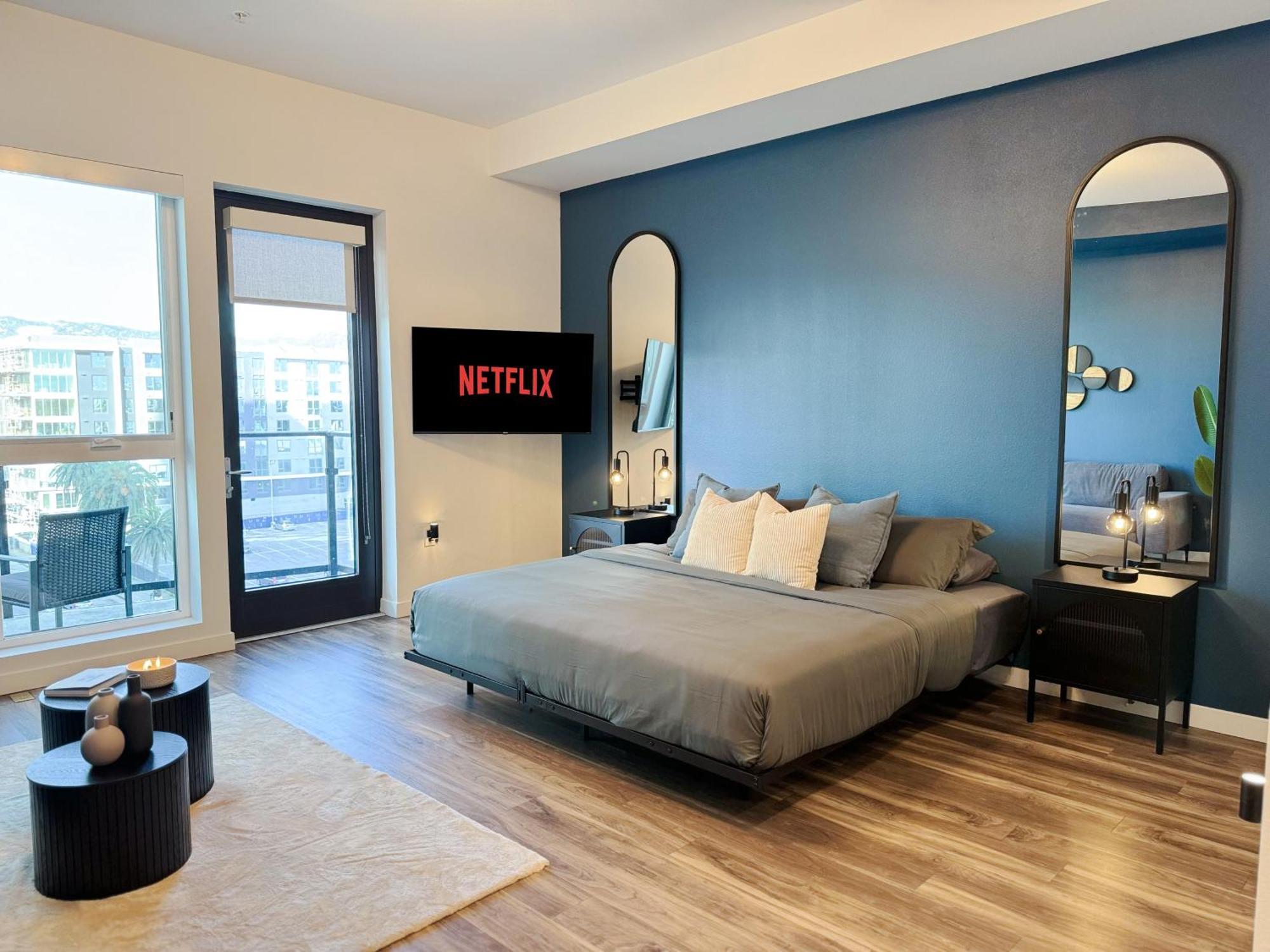 Apartment Modern London Style In Hollywood -free Parking *