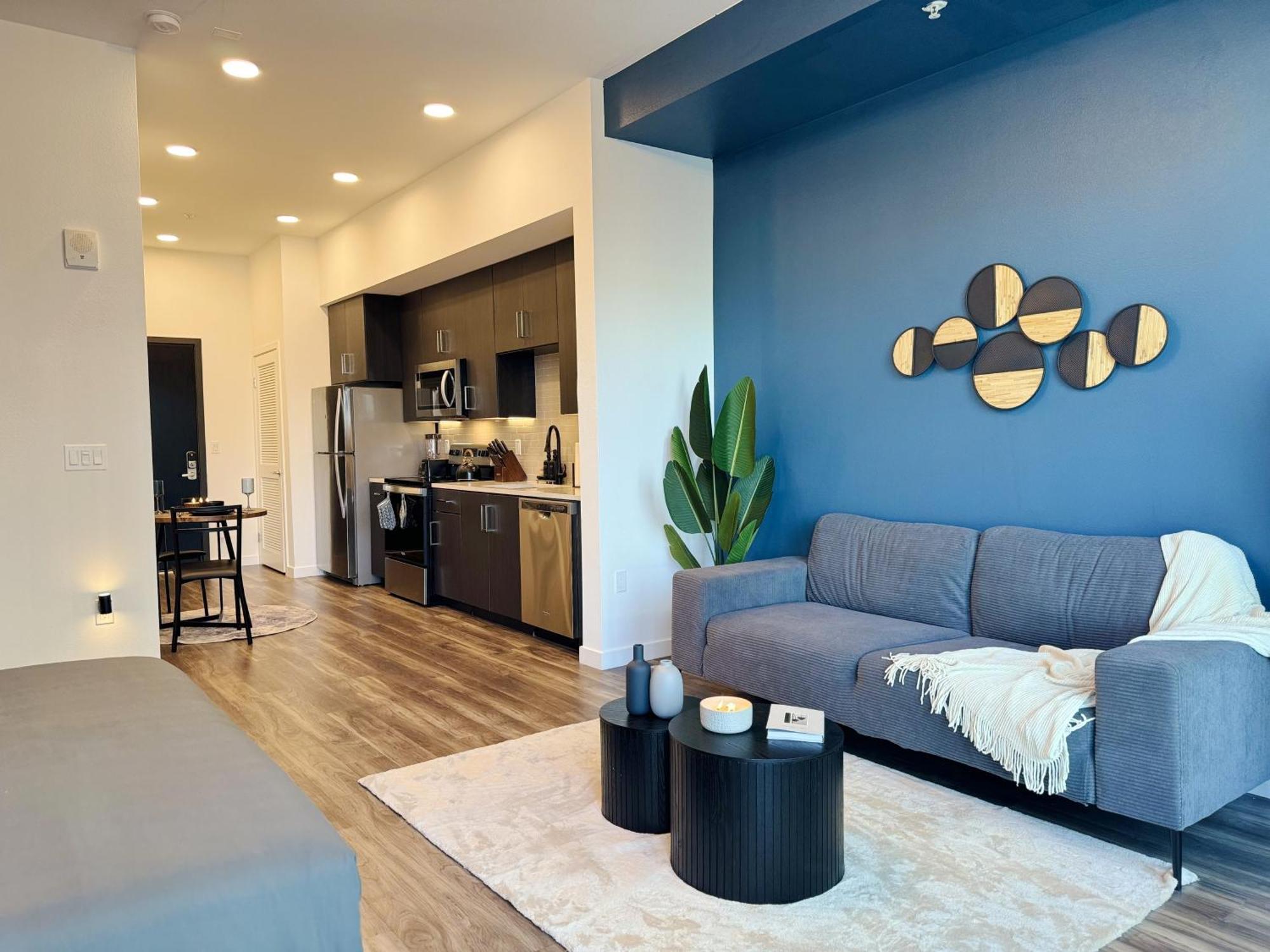 Apartment Modern London Style In Hollywood -free Parking *