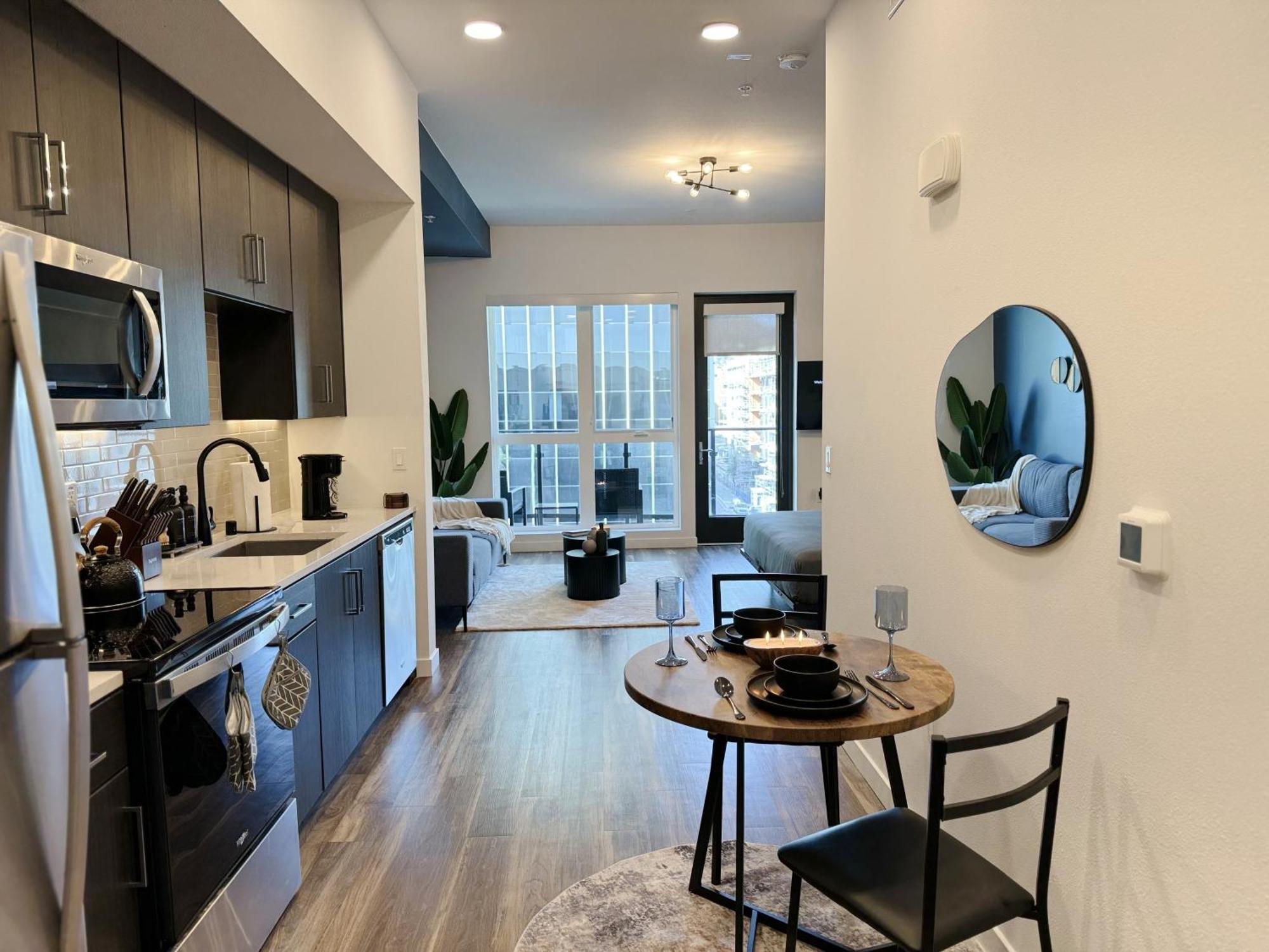 Modern London Style In Hollywood -free Parking Apartment