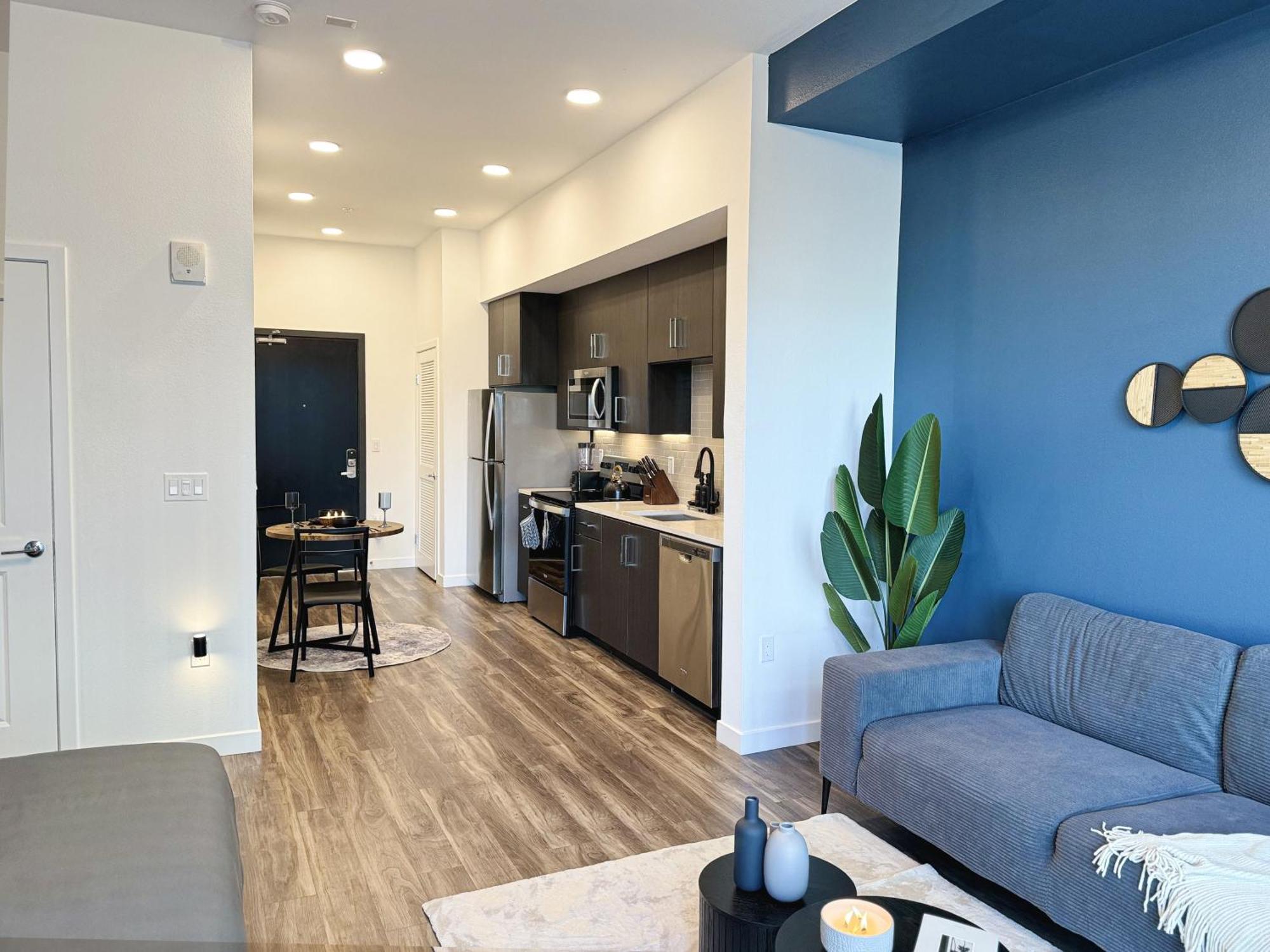 Modern London Style In Hollywood -free Parking Apartment Los Angeles
