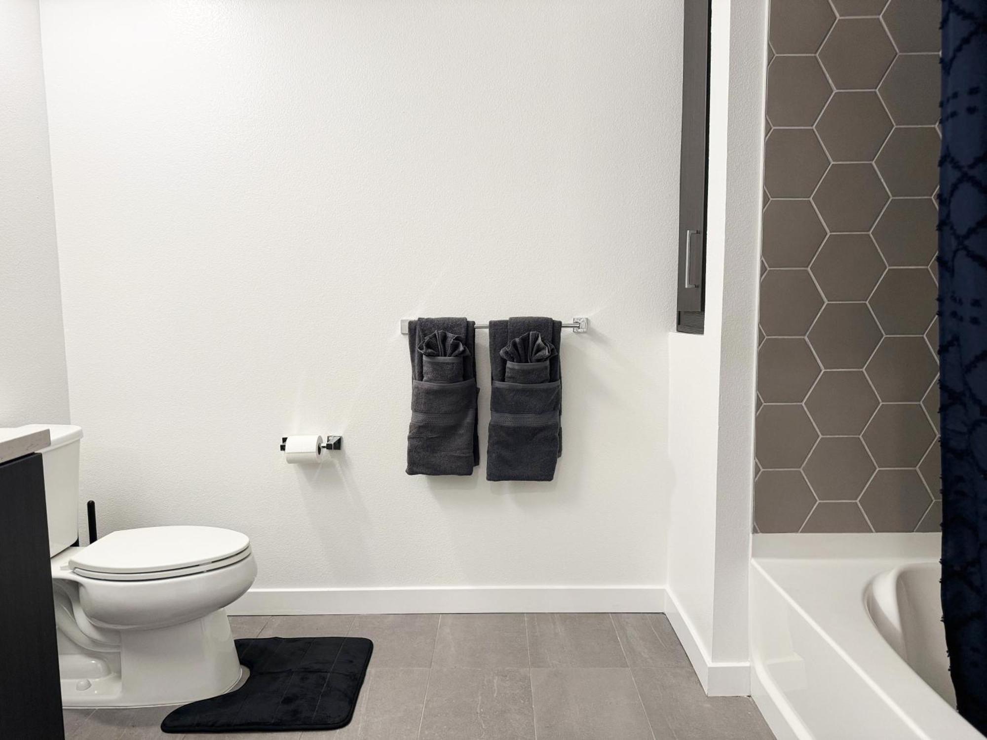 Apartment Modern London Style In Hollywood -free Parking Los Angeles