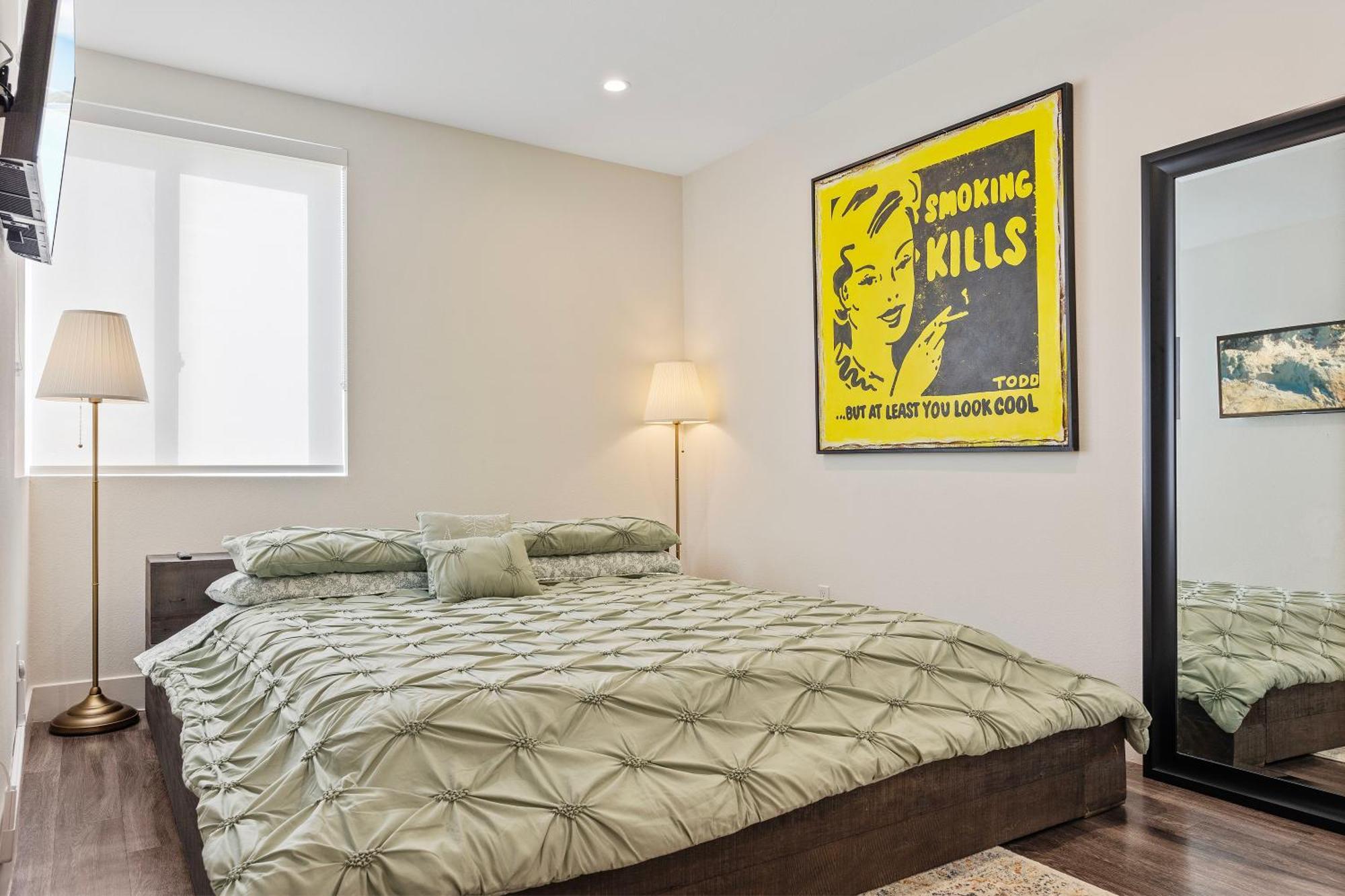 2 Santa Monica Walking Apartment