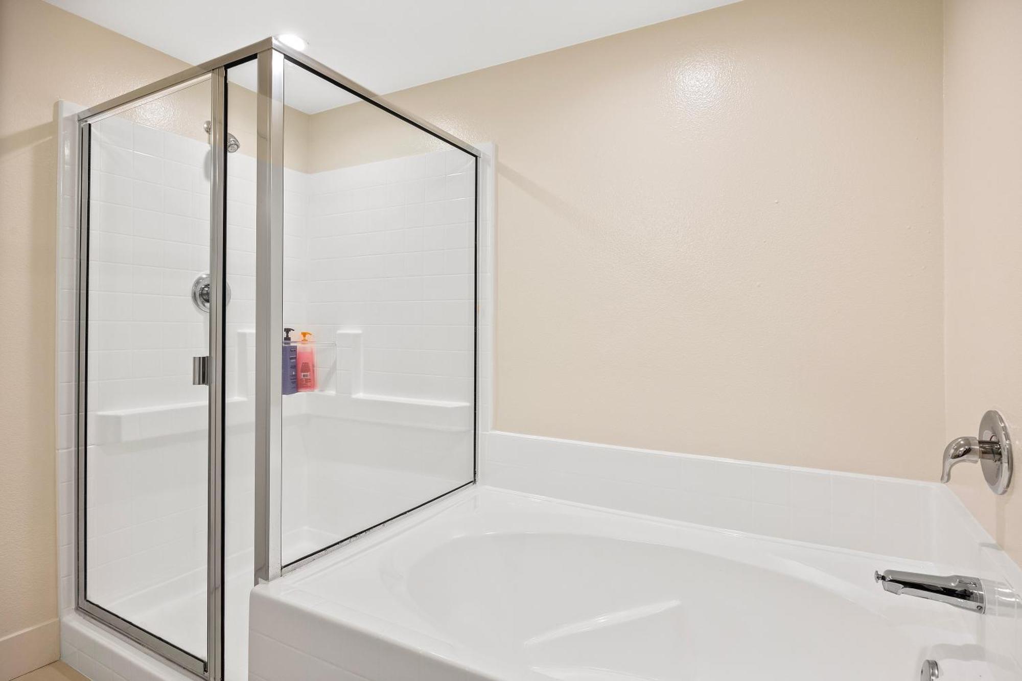 2 Santa Monica Walking Apartment *