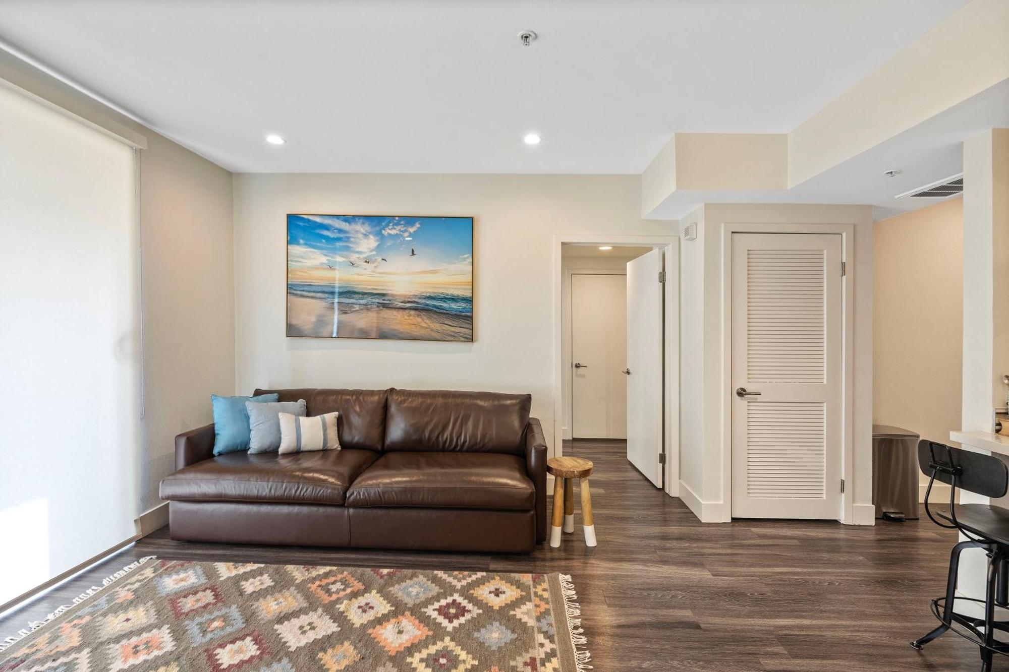 2 Santa Monica Walking Apartment
