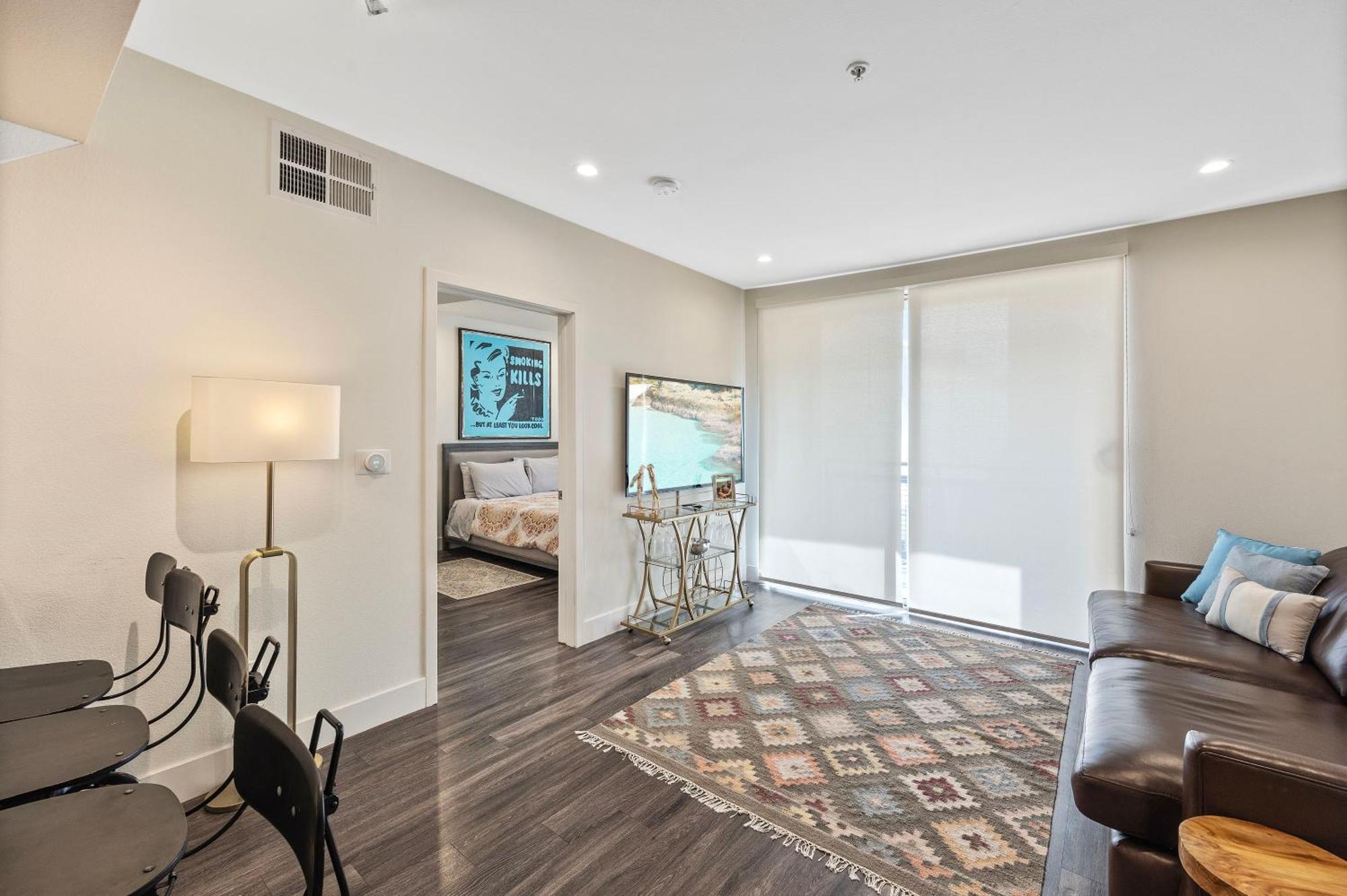 Apartment 2 Santa Monica Walking Los Angeles