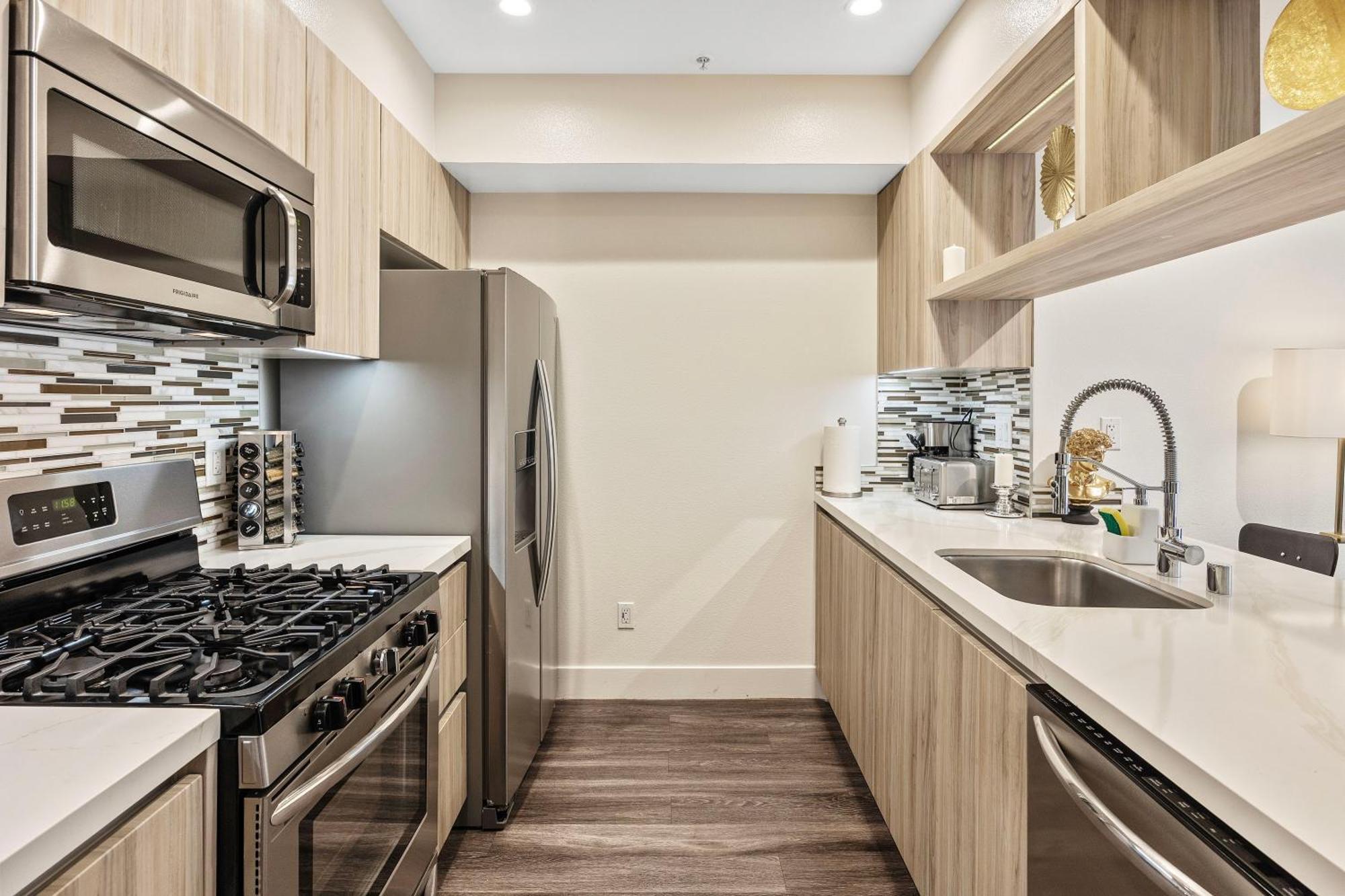 2 Santa Monica Walking Apartment *