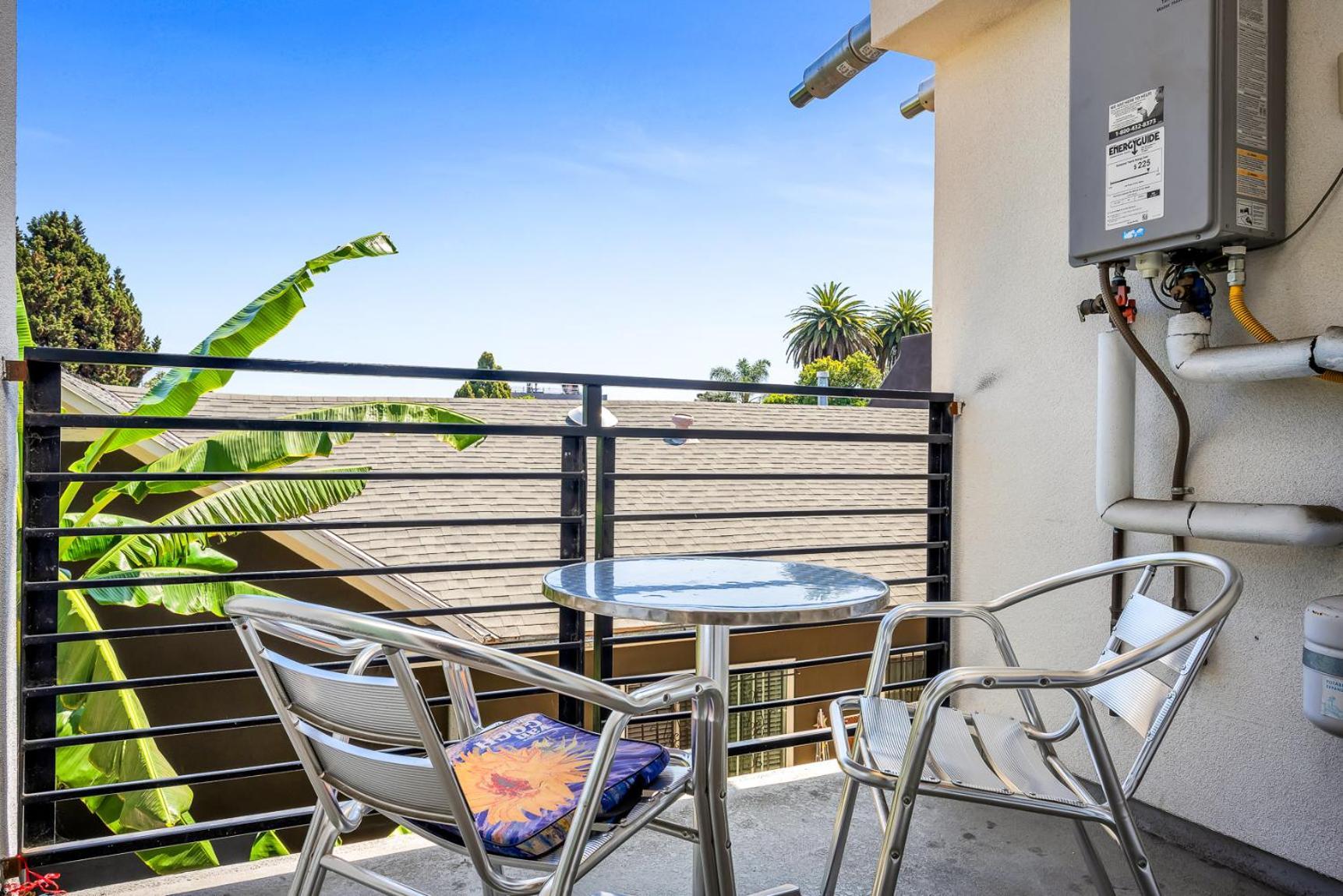 Modern 1-bedroom Loft In Hollywood With Parking, Wifi & Hollywood Sign View Los Angeles