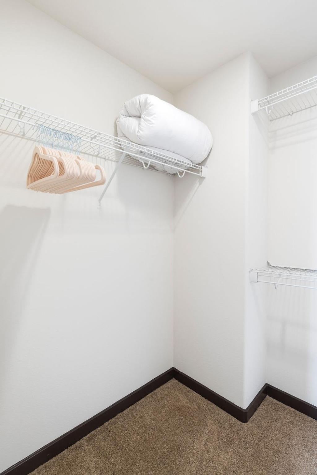 New 2bed Upscale Apartment *