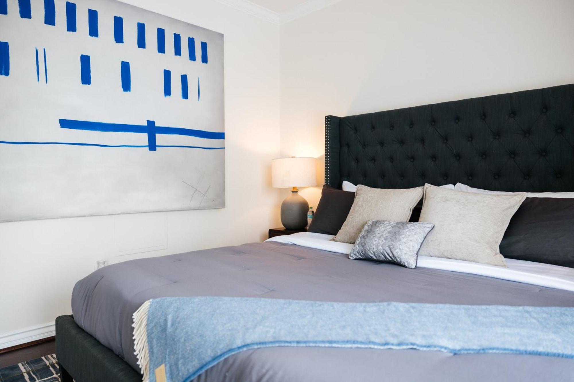 Lovely 1bd On Sunsetstrip Apartment