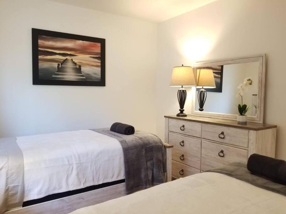 Luxury And Spacious 5 Bedroom Private House By Melrose Wifi Tv Backyard Free Parking Close To The Grove Hollywood Walk Of Fame *