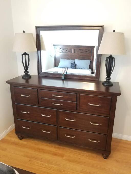 Luxury And Spacious 5 Bedroom Private House By Melrose Wifi Tv Backyard Free Parking Close To The Grove Hollywood Walk Of Fame