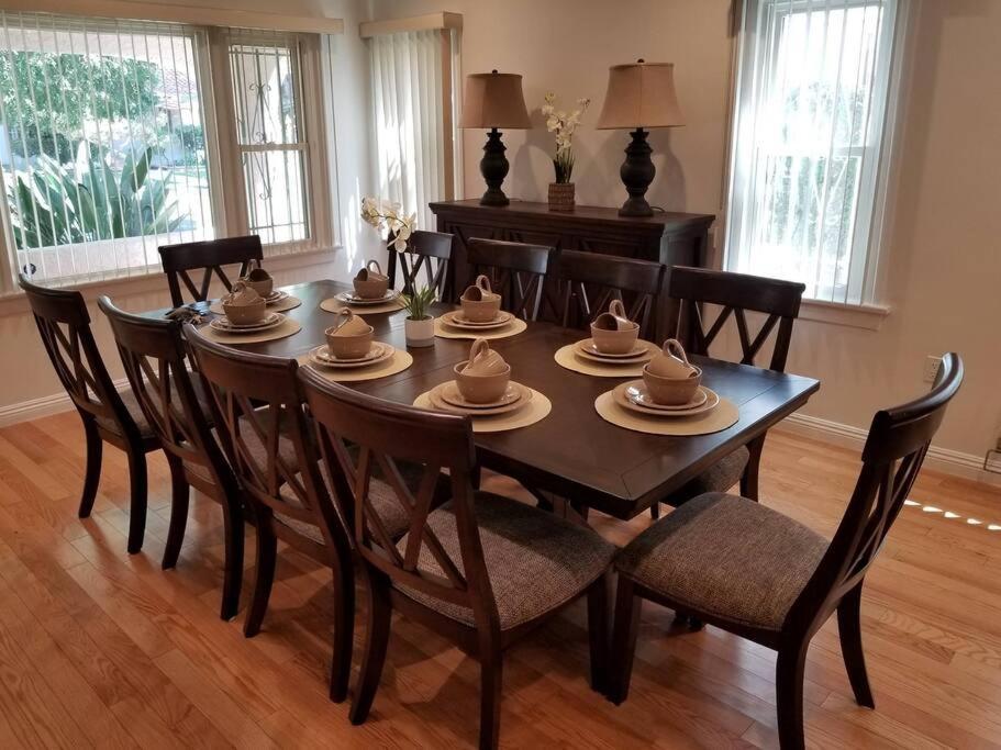 Casa de férias Luxury And Spacious 5 Bedroom Private House By Melrose Wifi Tv Backyard Free Parking Close To The Grove Hollywood Walk Of Fame *