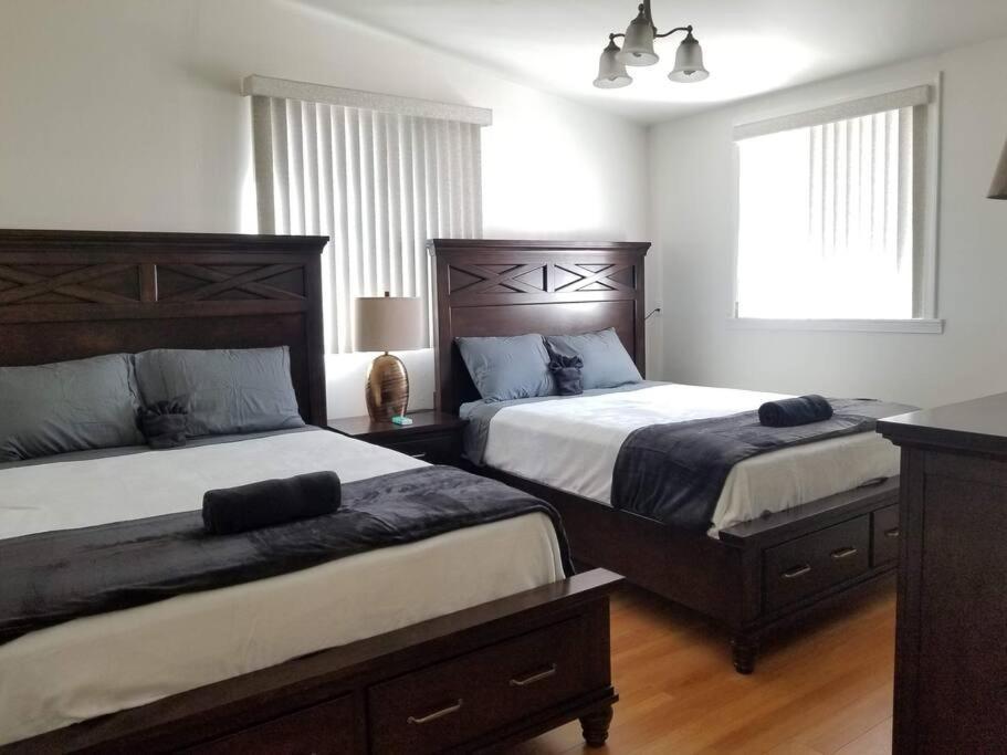 Luxury And Spacious 5 Bedroom Private House By Melrose Wifi Tv Backyard Free Parking Close To The Grove Hollywood Walk Of Fame Casa de férias Los Angeles