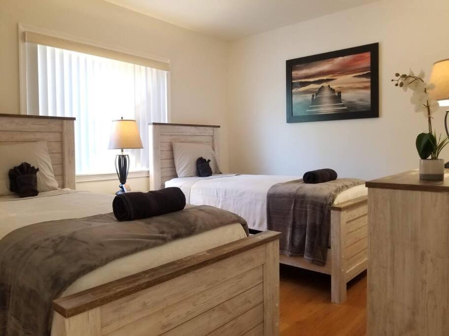 Luxury And Spacious 5 Bedroom Private House By Melrose Wifi Tv Backyard Free Parking Close To The Grove Hollywood Walk Of Fame *